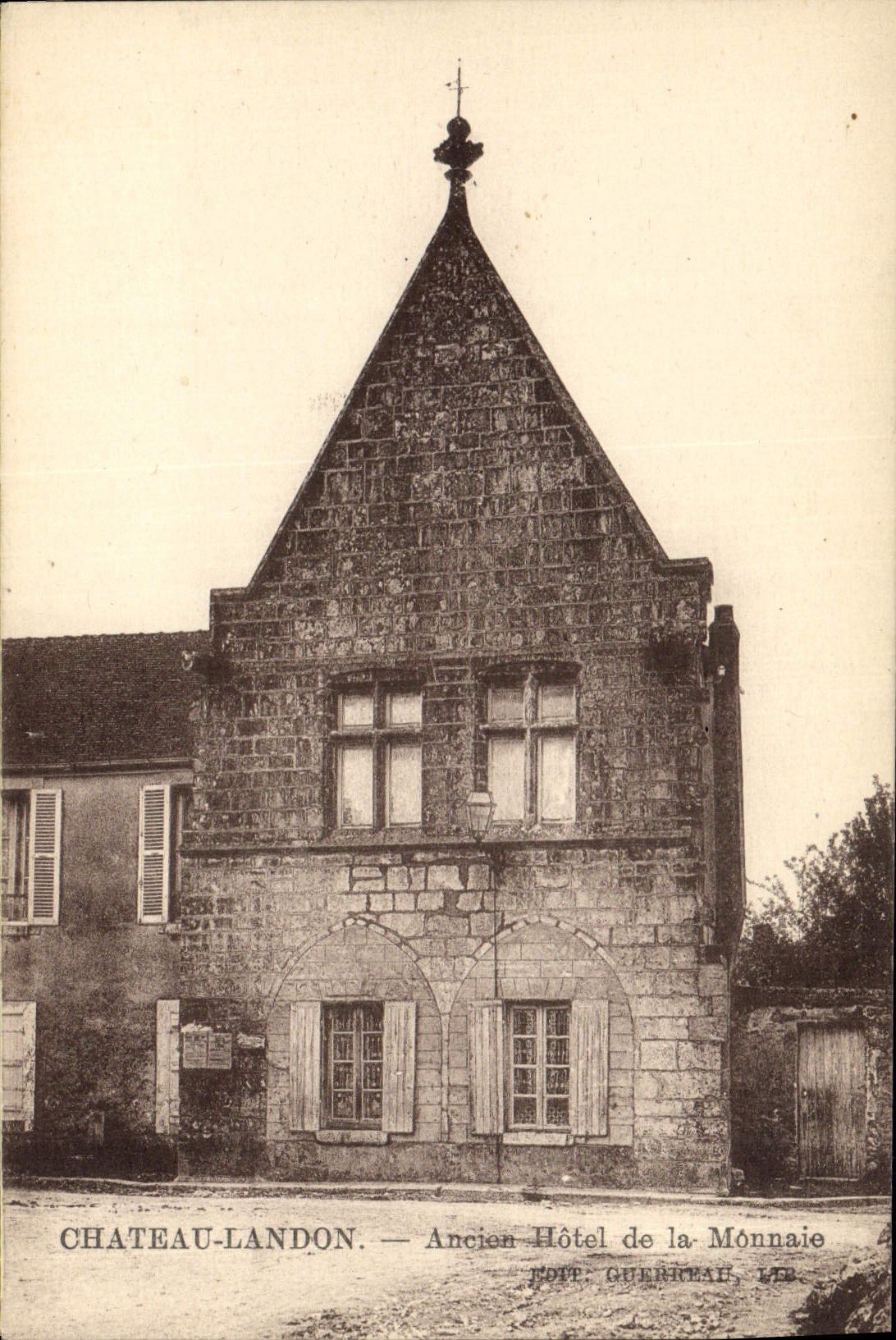 VINTAGE POSTCARD Currencies Landon Castle Old mint