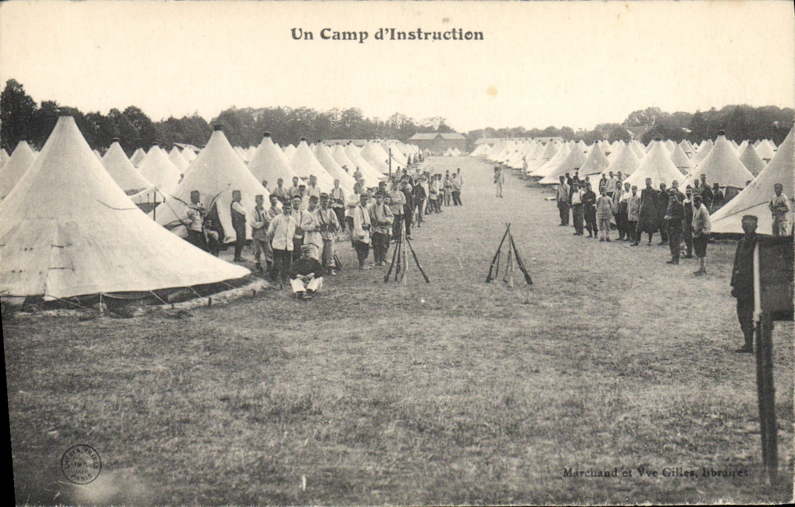 CPA Militaria Un camp d'instruction
