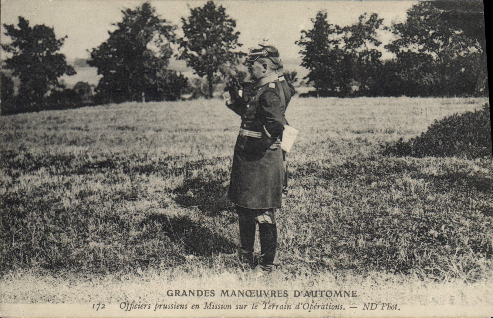 VINTAGE POSTCARD Militaria army maneuvers of autumn Prussian Officers on mission on the ground of operations