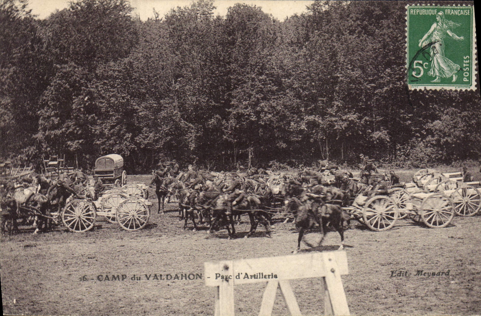 CPA Militaria Camp du Valdahon Parc d'artillerie