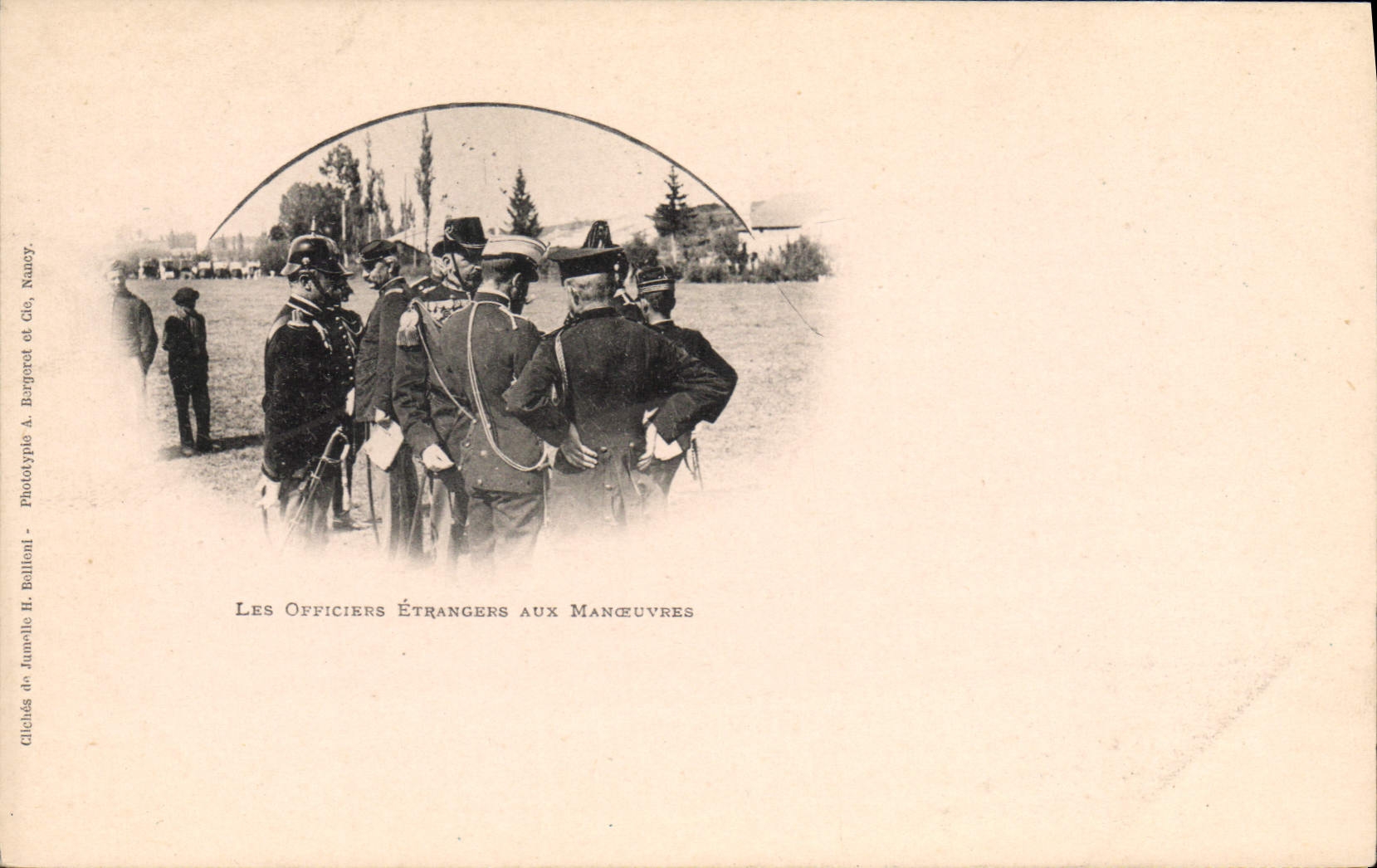 CPA Militaria Les officiers etrangers aux manoeuvres