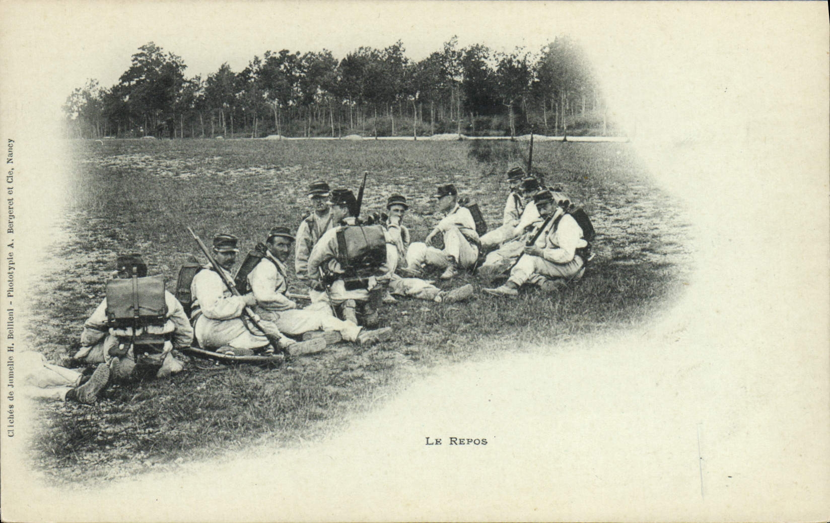 CPA Militaria Le repos 