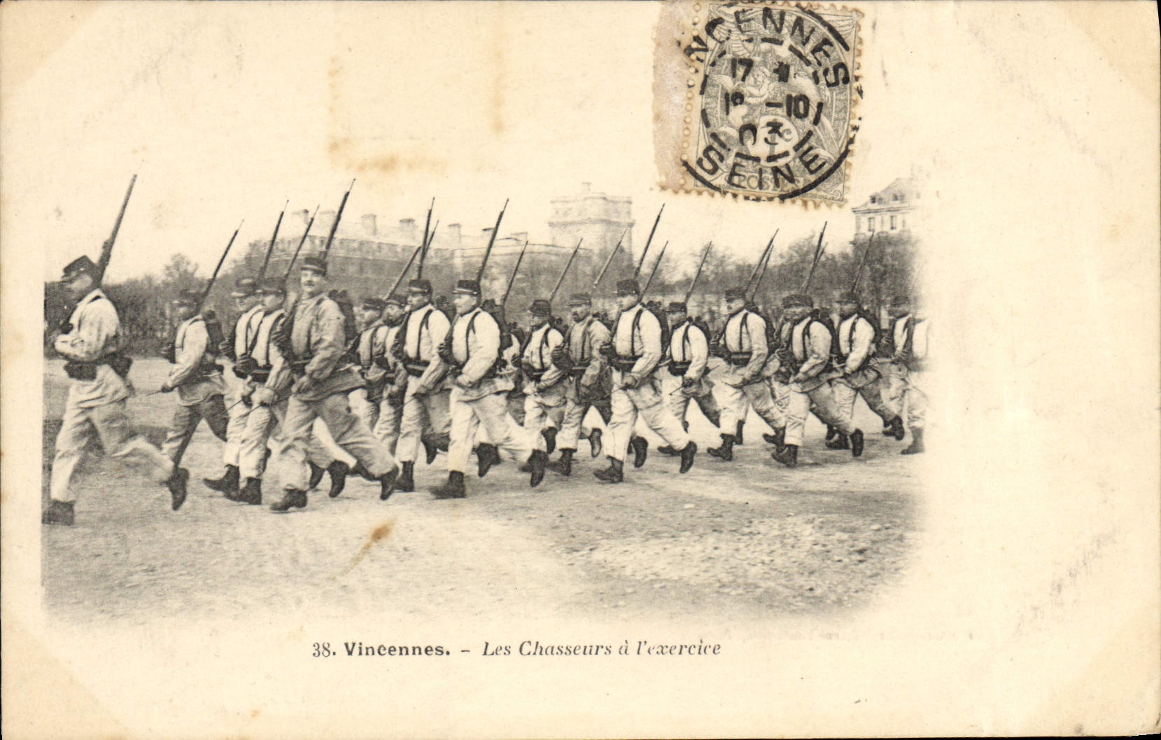 VINTAGE POSTCARD Militaria Vincennes hunters with the exercise
