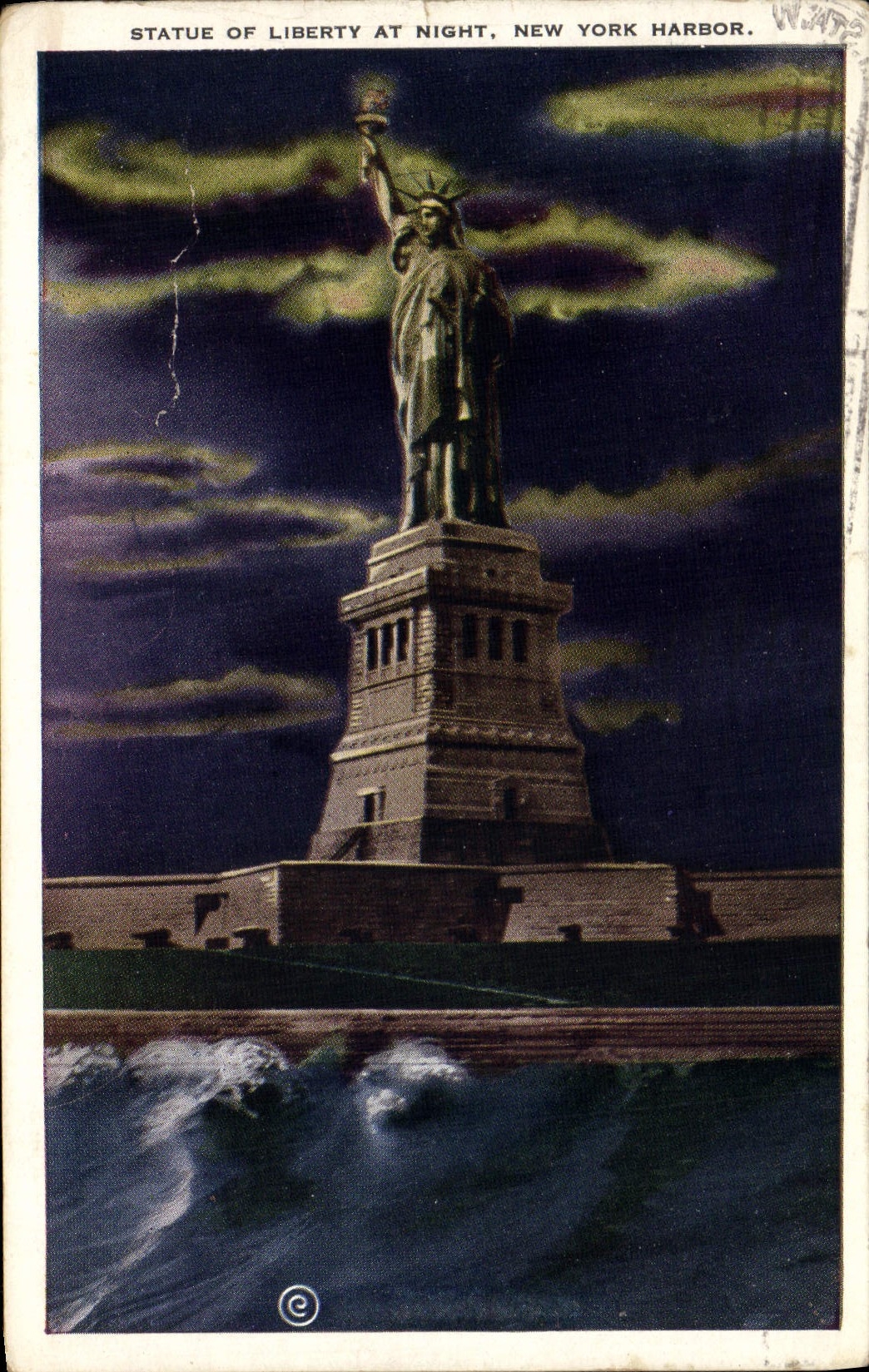 La POSTAL de la VENDIMIA estatua de la libertad gobierna de libertad en el puerto de Nueva York de la noche