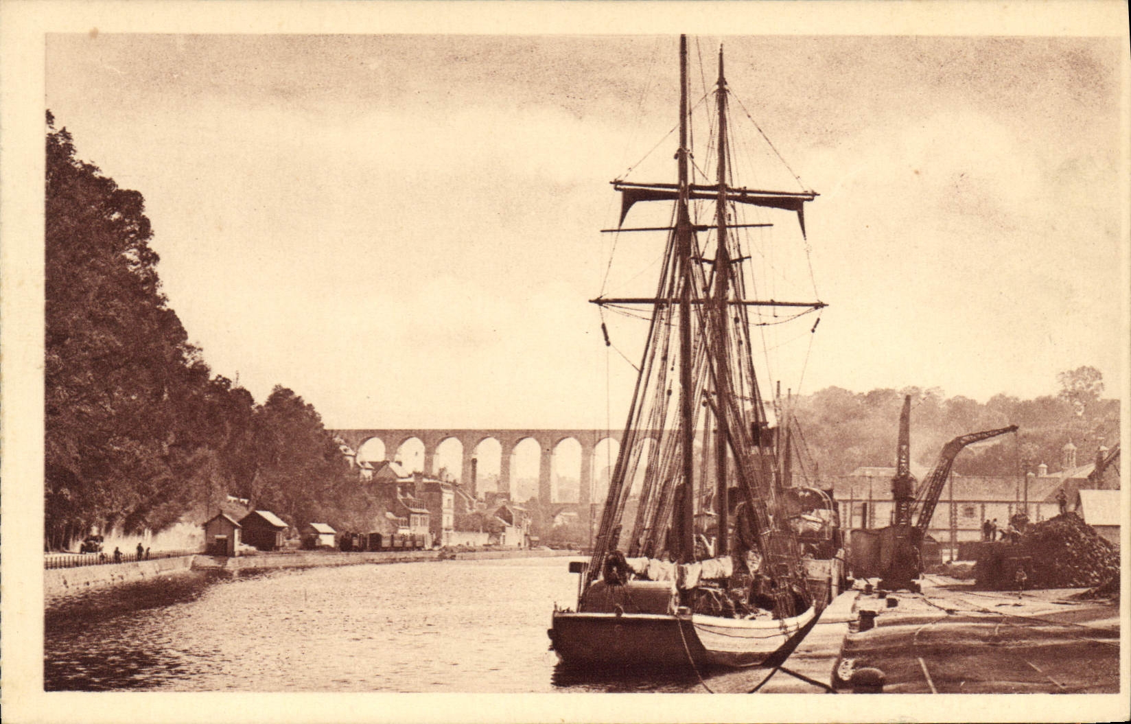 CPA Bateau de peche Morlaix Les quais