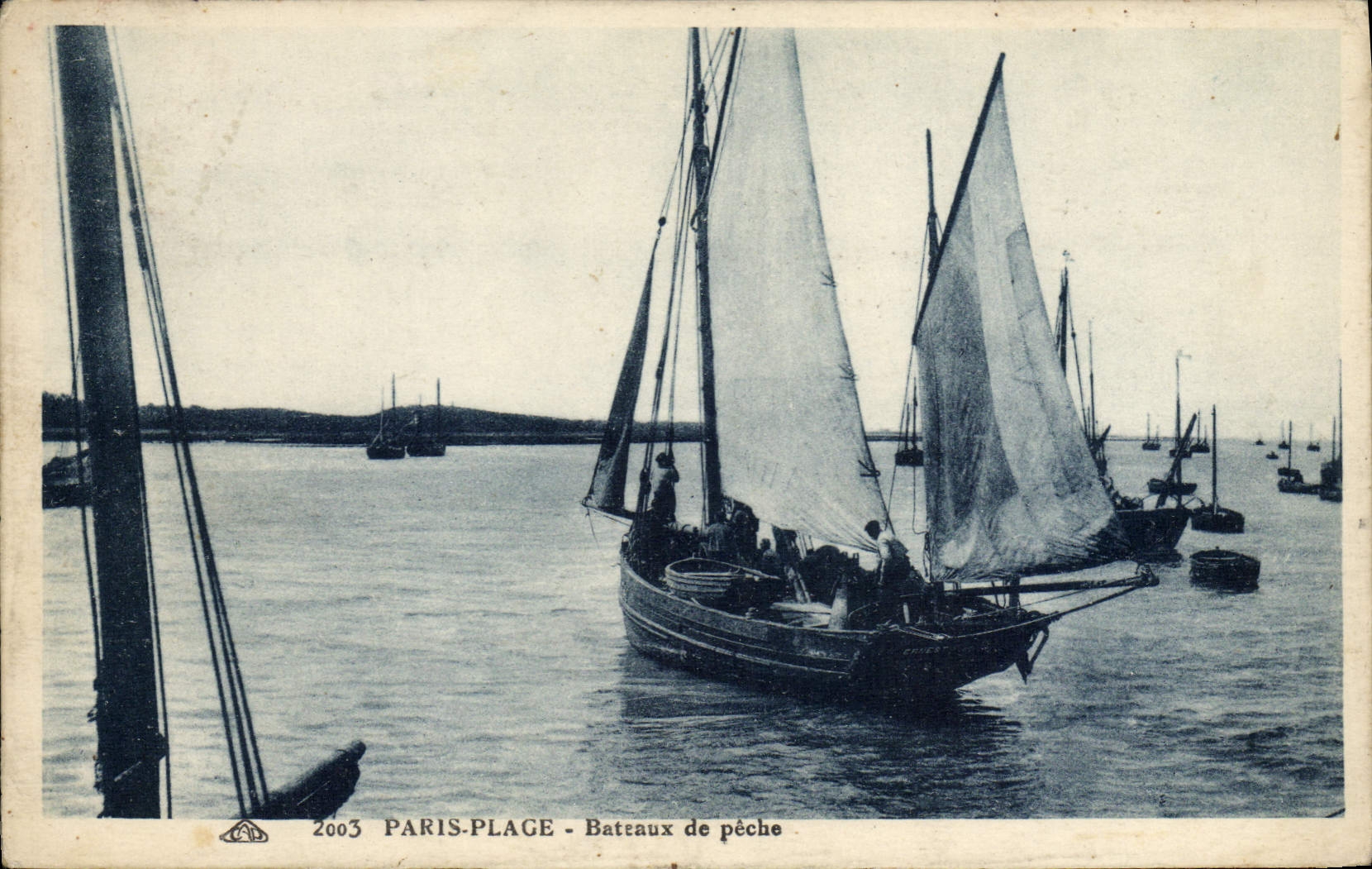 VINTAGE POSTCARD Boats of sin Paris Beach