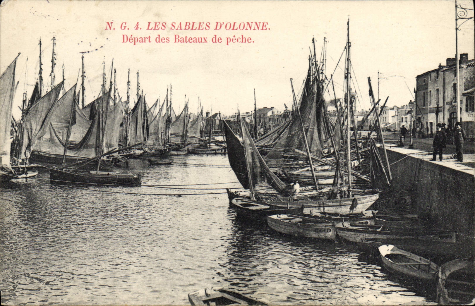 VINTAGE POSTCARD Boat of sin Sables d'Olonne Departure of the boats of sin