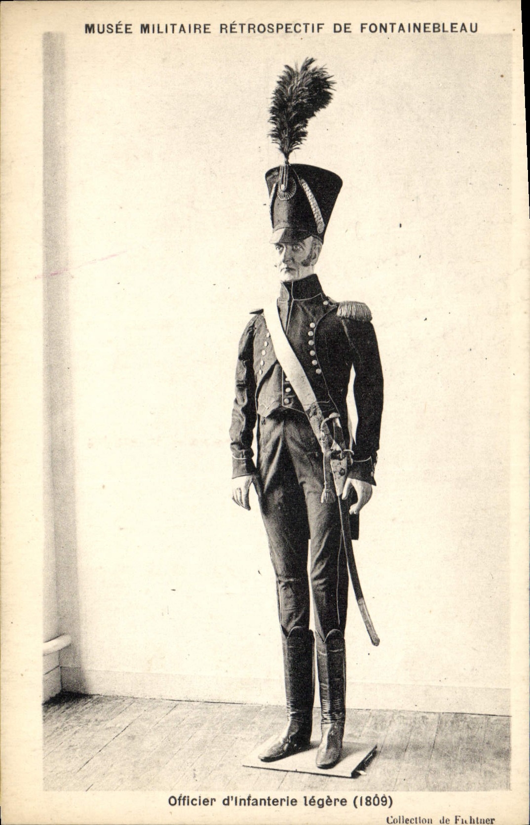 CPA Militaria Musee Fontainebleau Officier d'infanterie legere