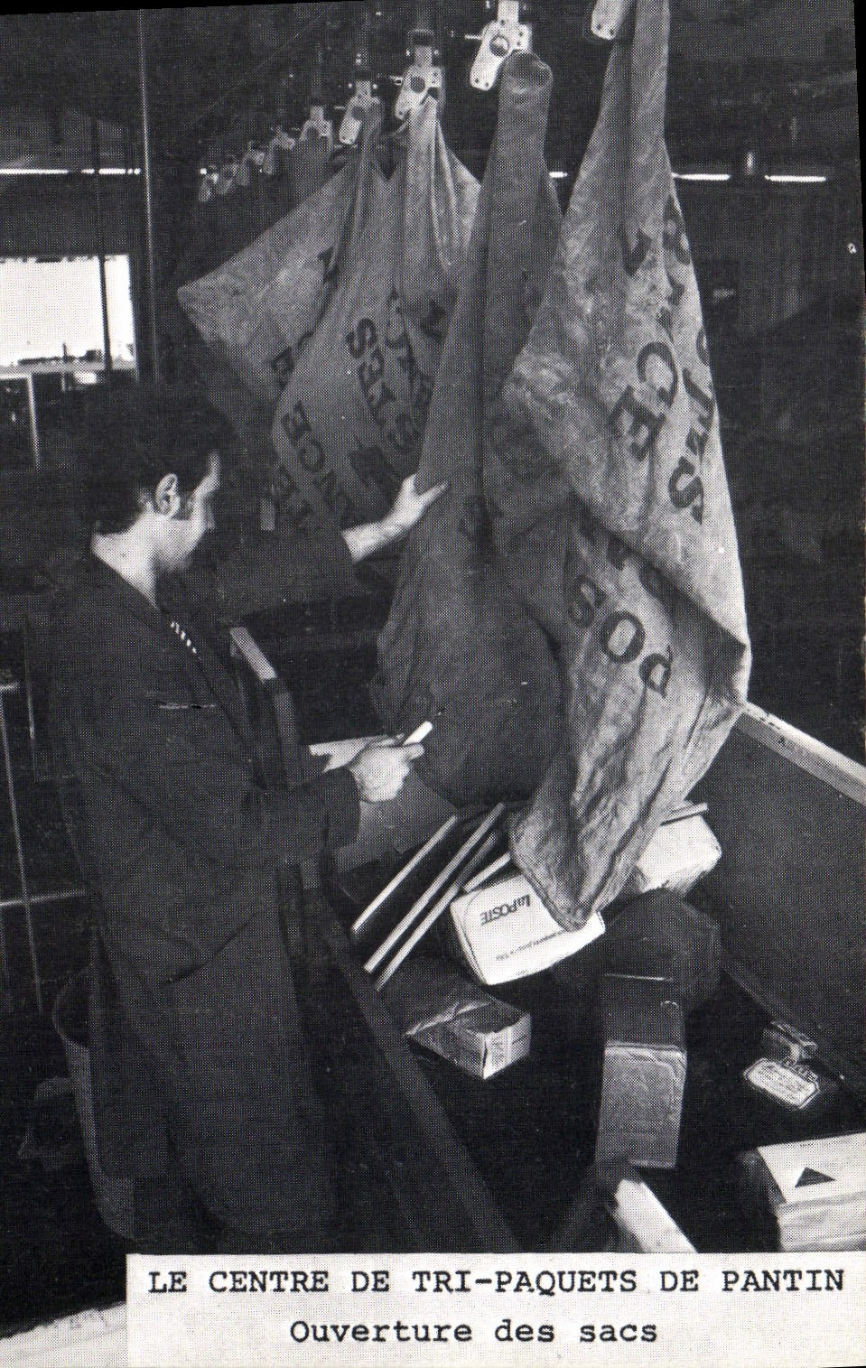 POSTAL MODERNA la oficina de clasificación del paquete de la abertura de la marioneta de los bolsos