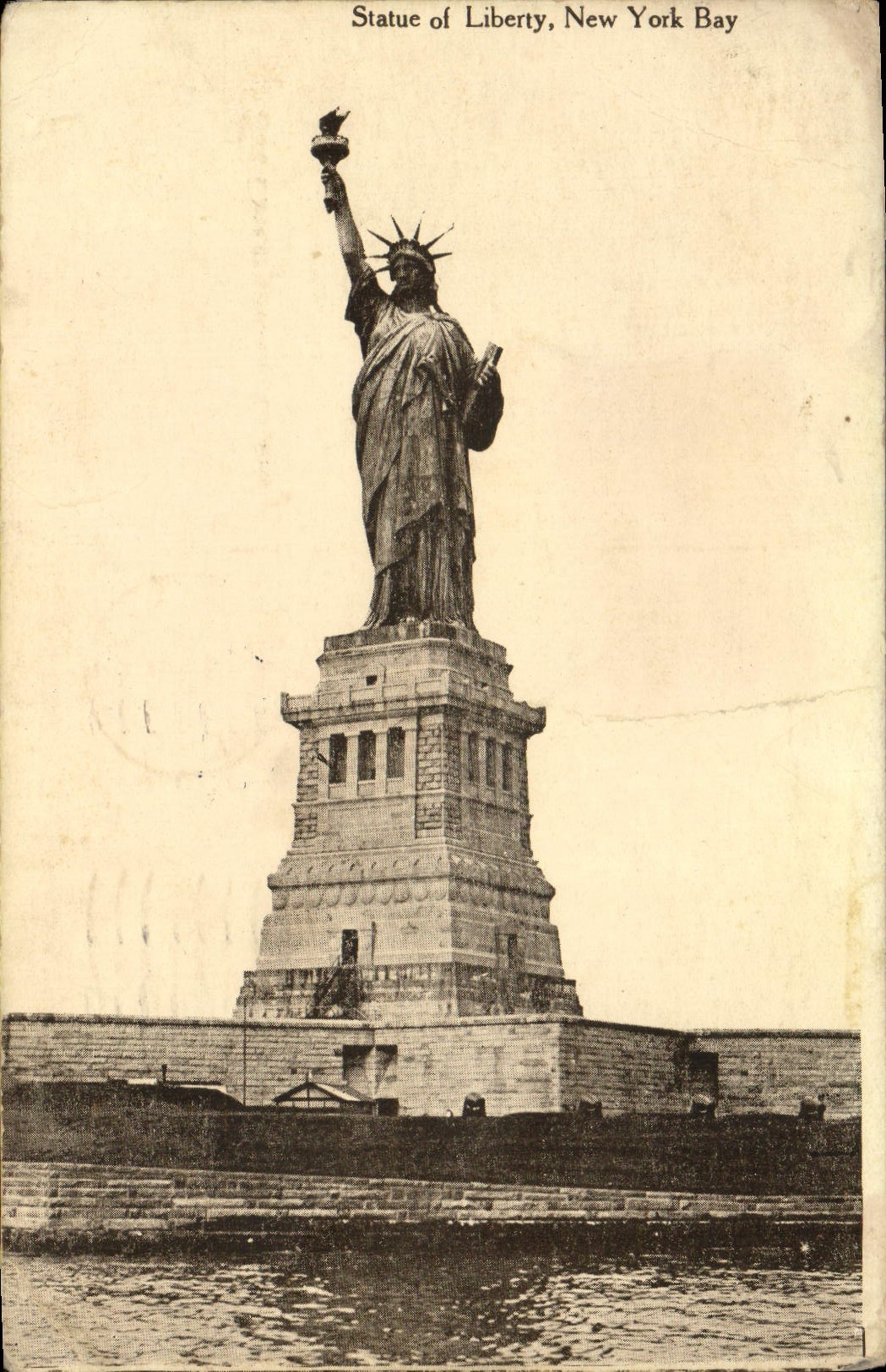 VINTAGE POSTCARD Statue of freedom Rules Liberty New York Bay off