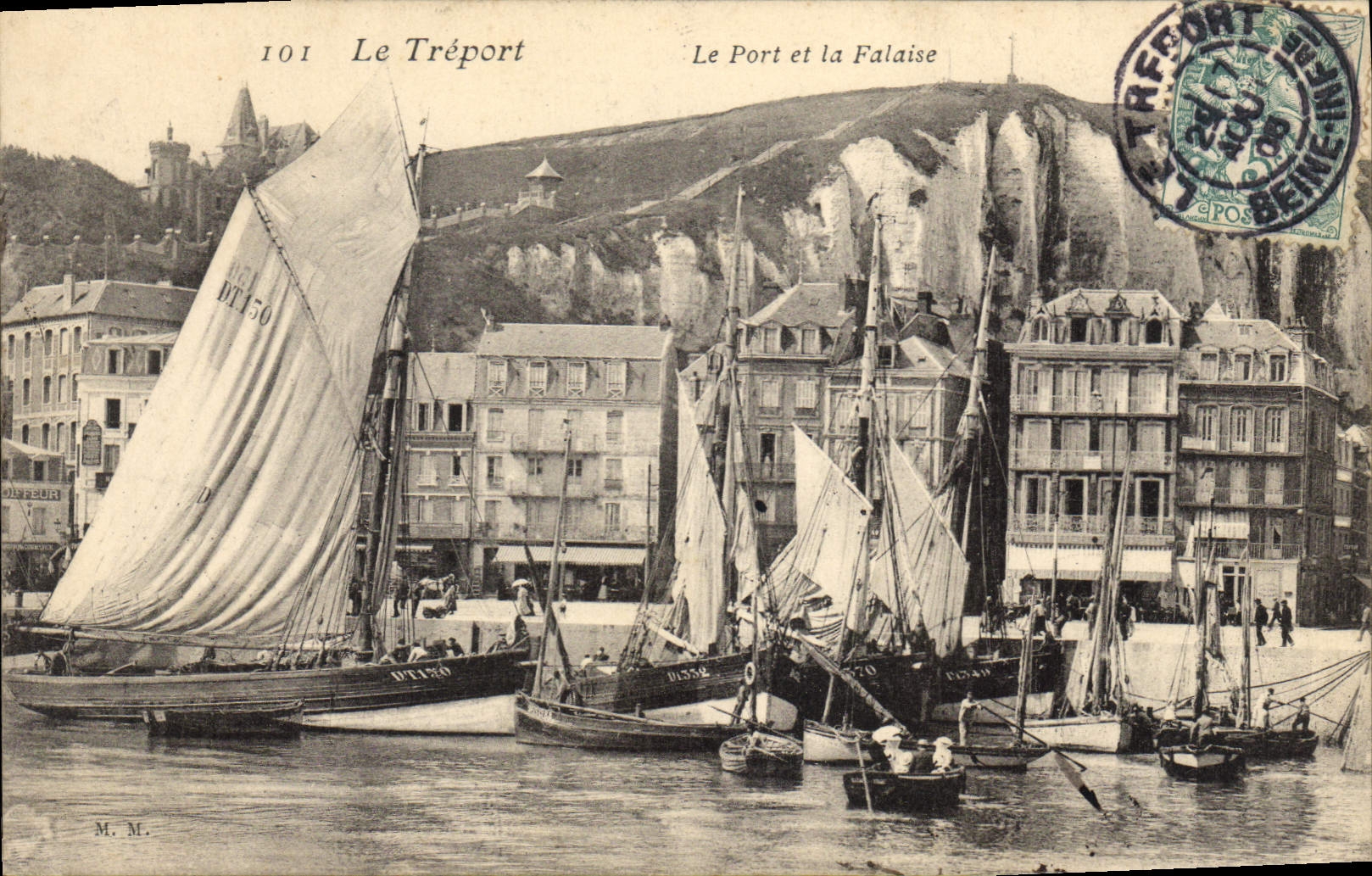 Barco pesquero Treport de la POSTAL de la VENDIMIA el puerto y el acantilado