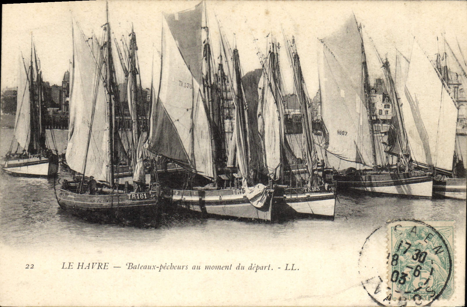 VINTAGE POSTCARD Fishing Vessel Le Havre sinning Boats at the time of the departure