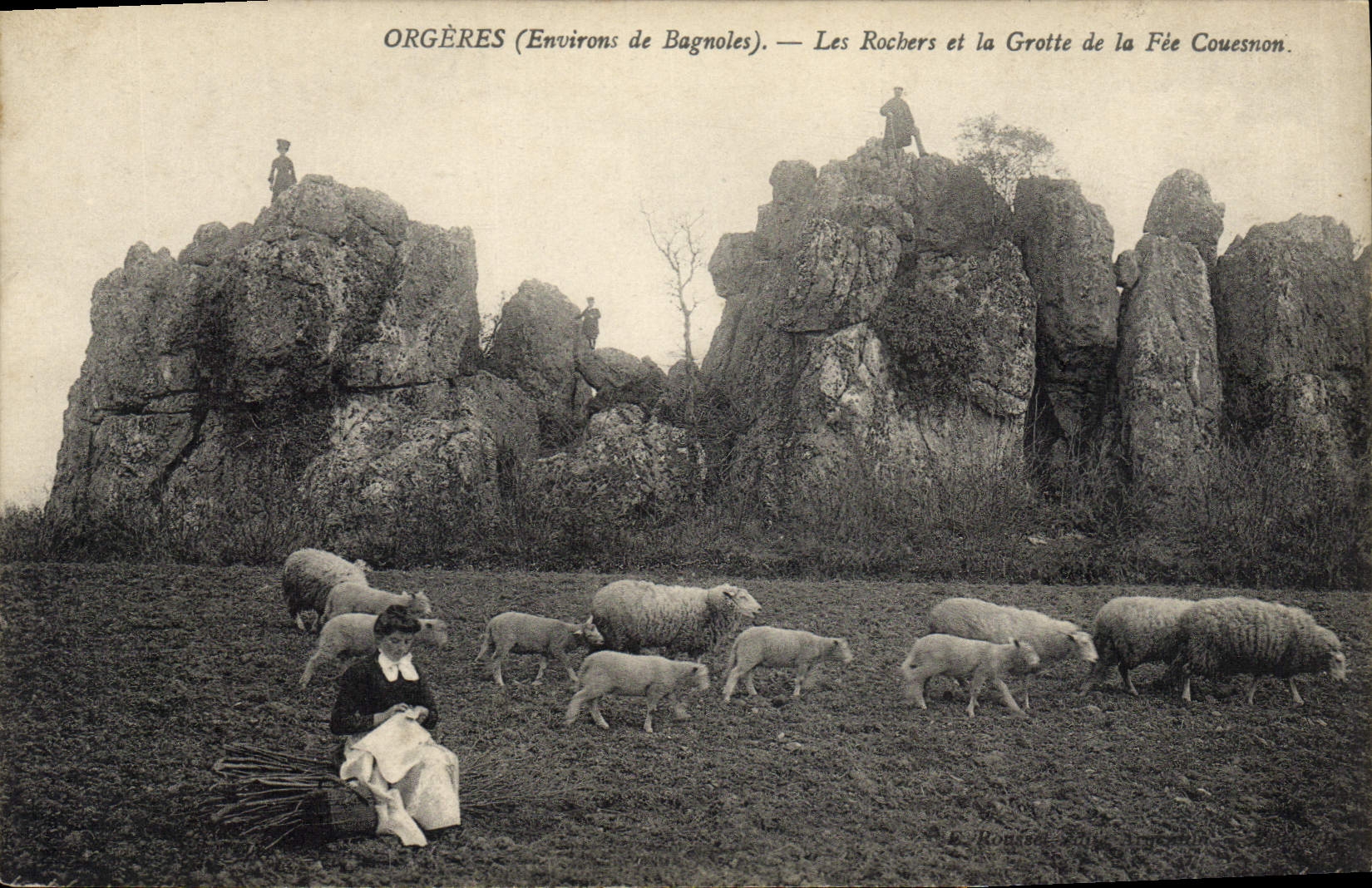 CPA Orgeres Environs de Bagnoles Les rochers et la grotte de la fee Couesnon Moutons 