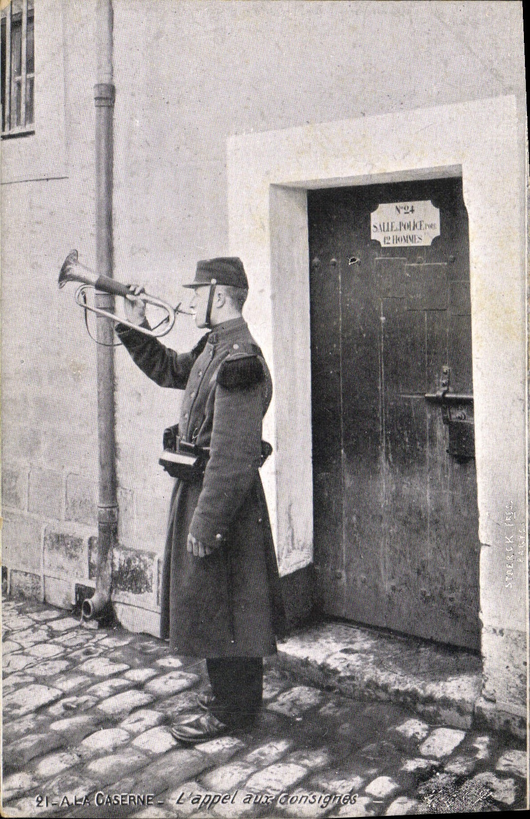 VINTAGE POSTCARD Militaria Fantasy With the barracks the call to the instructions