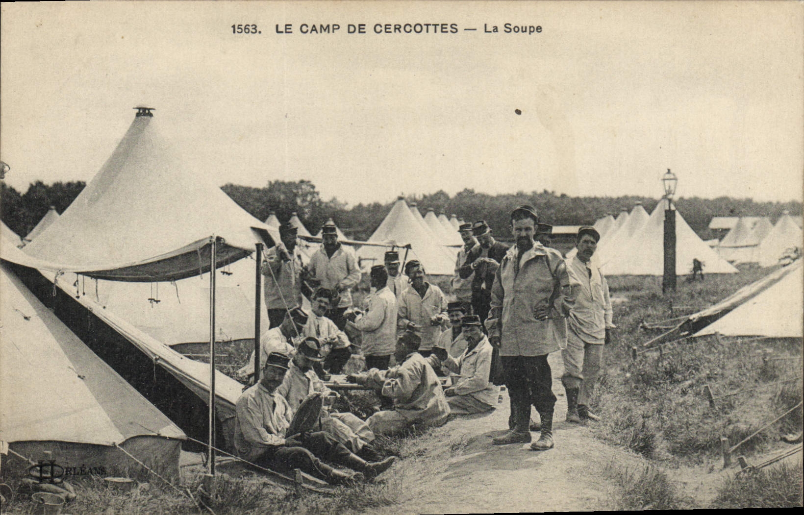CPA Fantaisie Militaria Le camp des Cercottes La soupe