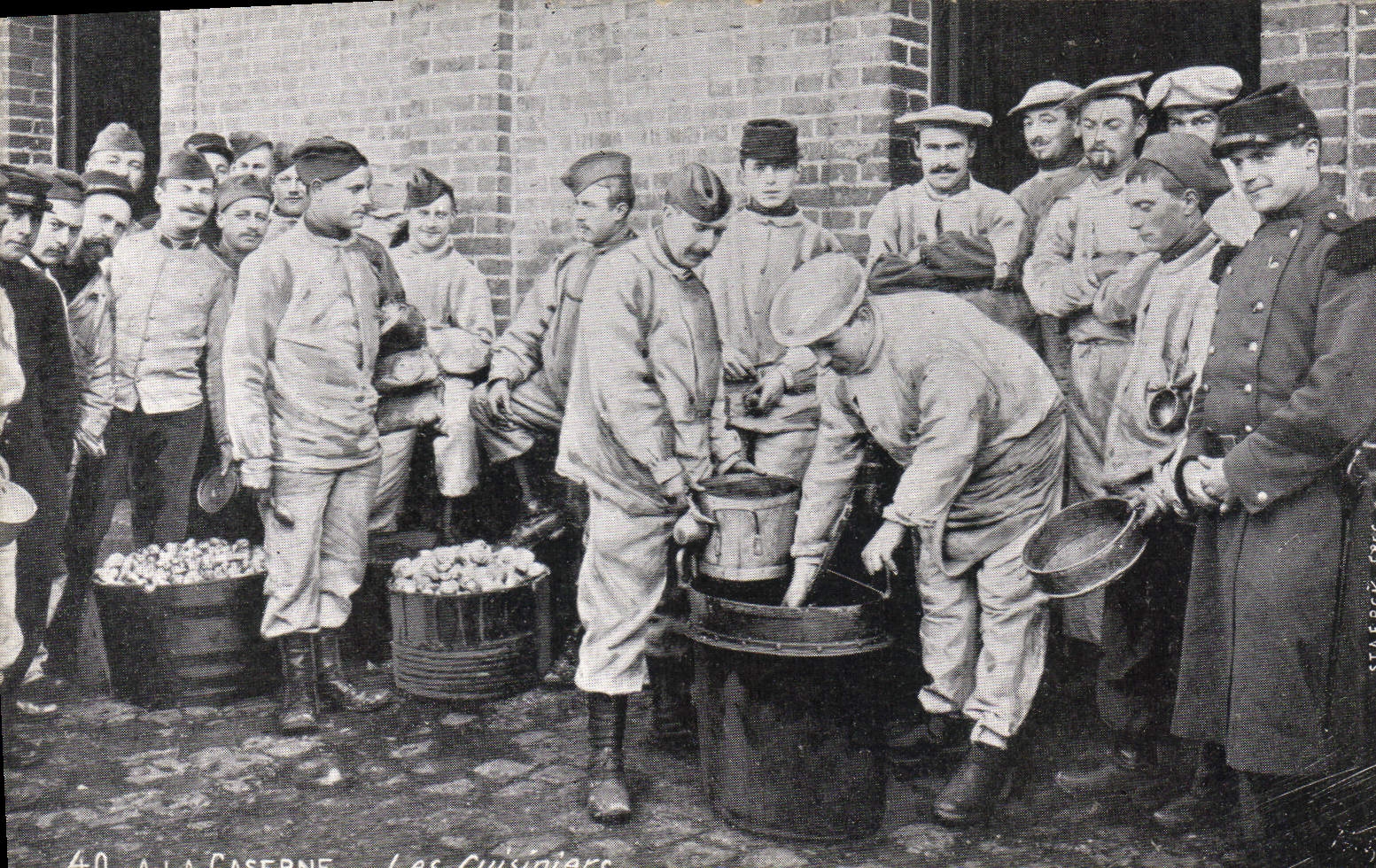 CPA Fantaisie Militaria A la caserne Les cuisiniers