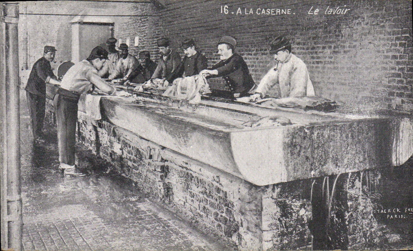 VINTAGE POSTCARD Militaria Fantasy With the barracks the laundrette