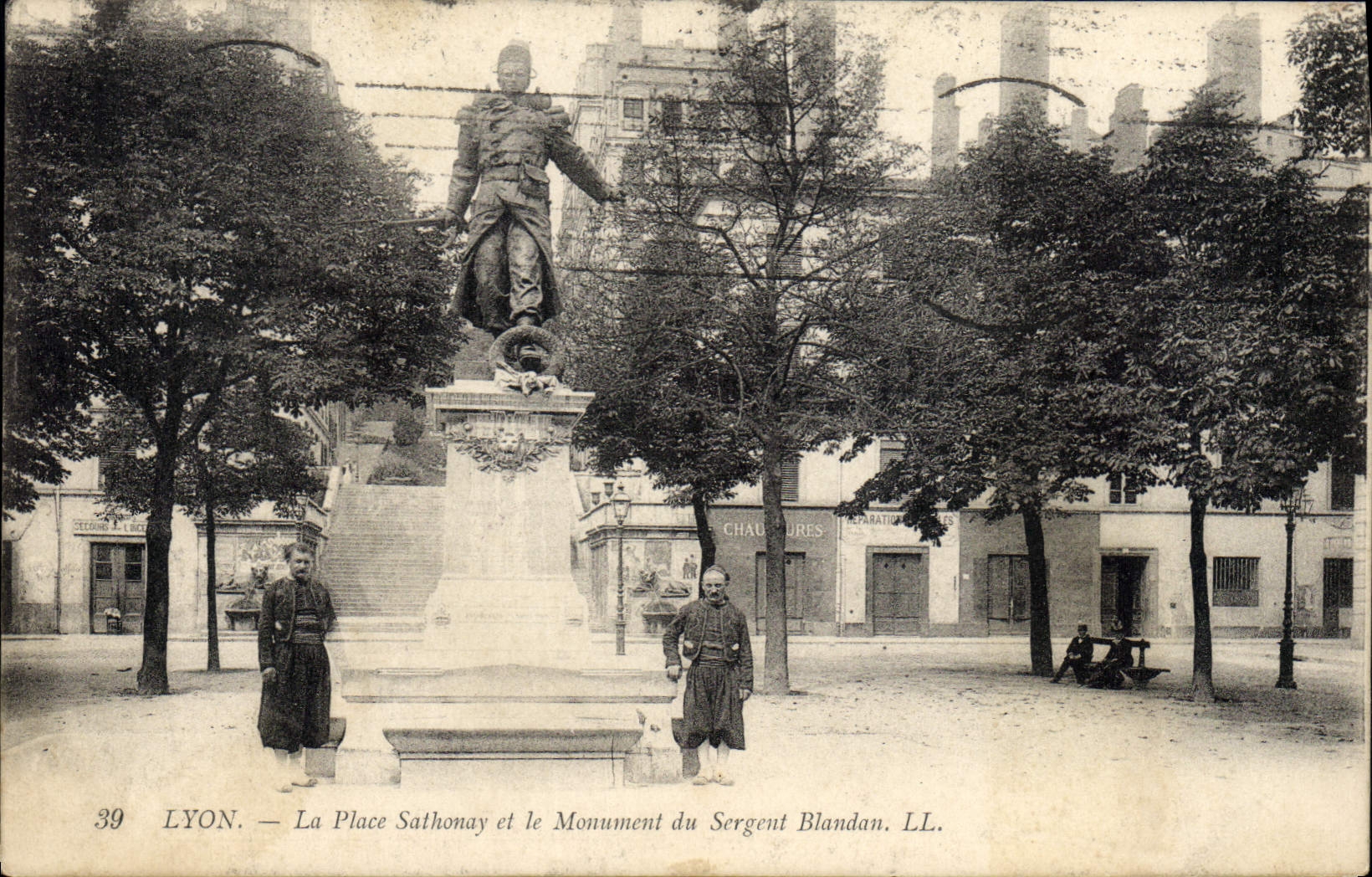 VINTAGE POSTCARD Fantasy Militaria Lyon the Sathonay place and the monument of the Blandan sergeant
