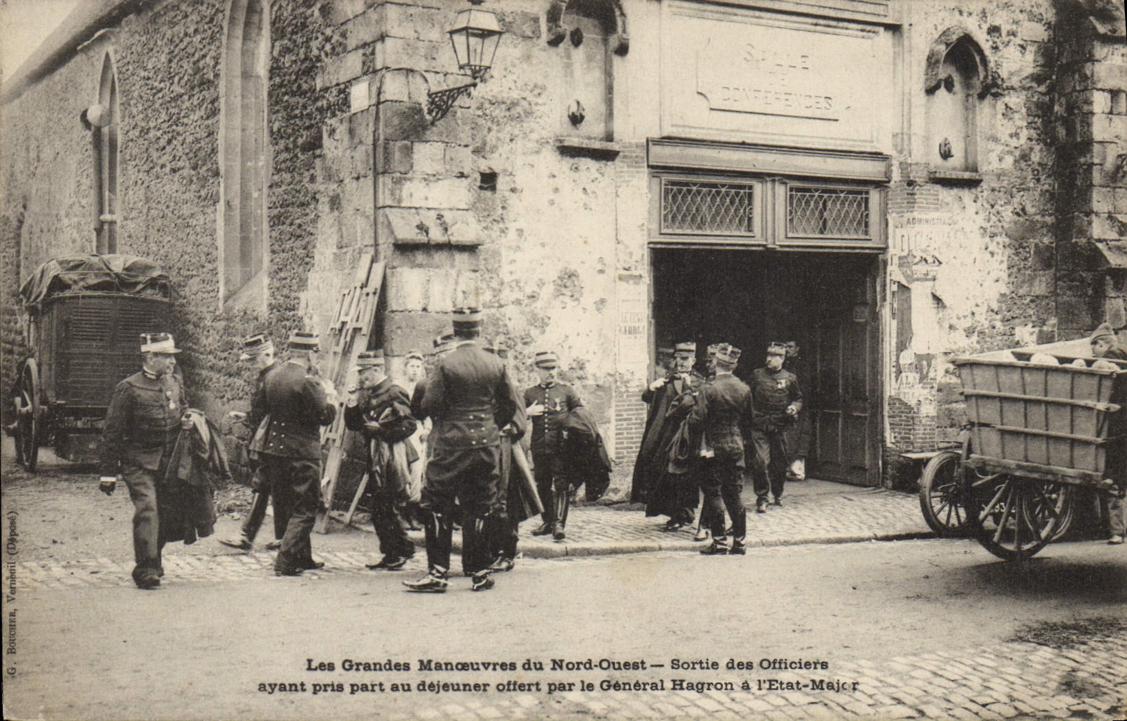 CPA Fantaisie Militaria Les grandes manoeuvres du Nord Ouest Sortie des officiers General Hagron a l'Etat Major