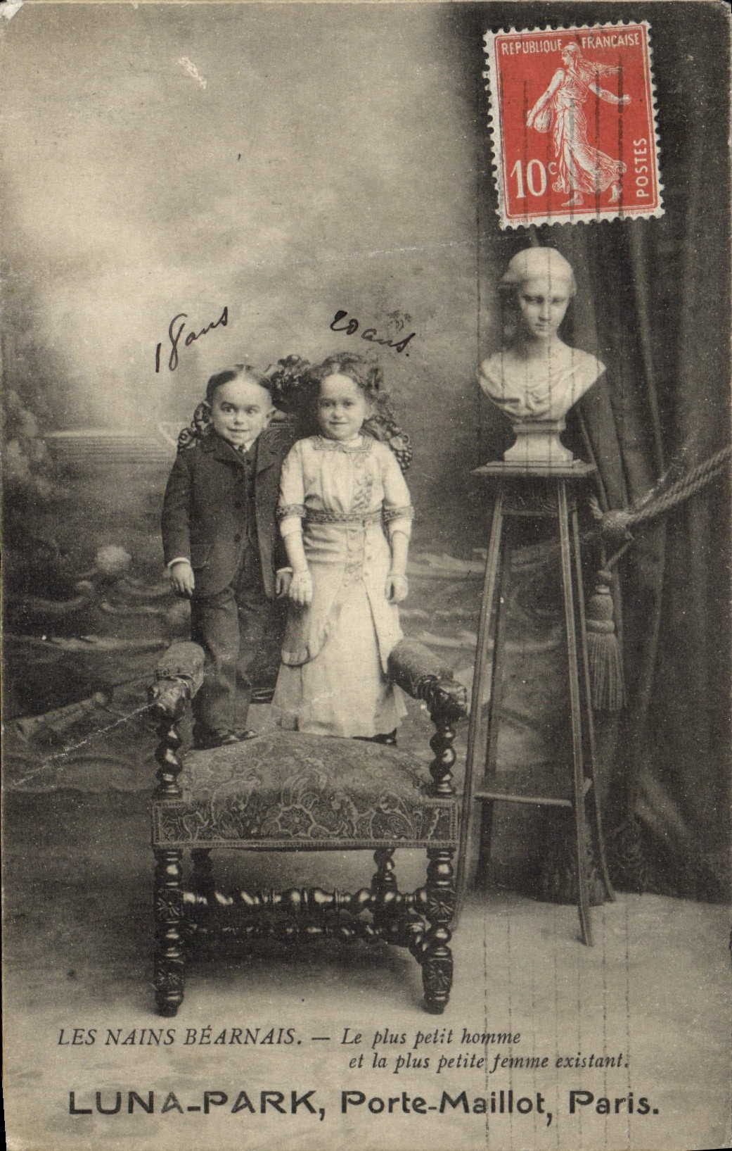 VINTAGE POSTCARD Nain Dwarves Luna Park Carries Paris Shirt the Dwarves inhabitant of Béarn