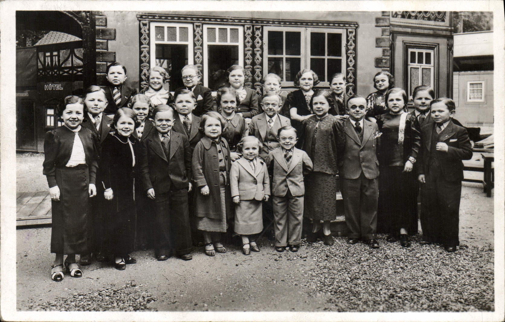 VINTAGE POSTCARD Dwarf Dwarves International exhibition Paris 1937 Esplanade of the Invalids