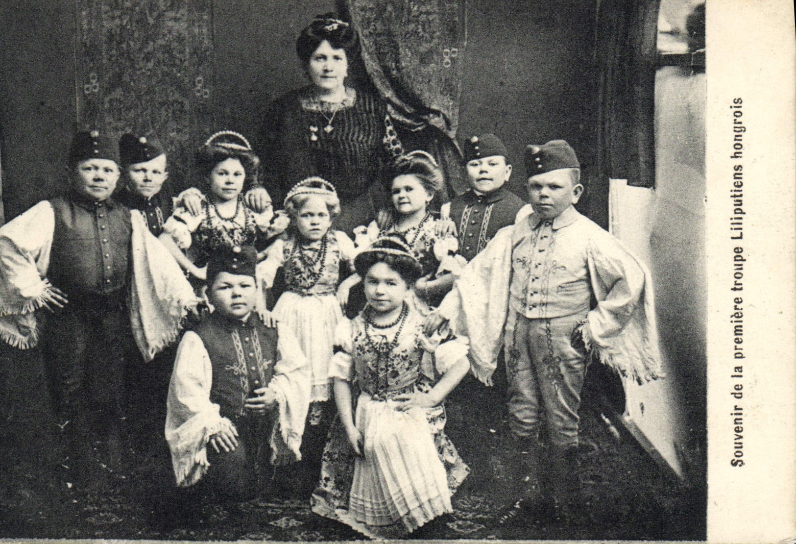 VINTAGE POSTCARD Dwarf Dwarves Souvenir of the first troop Hungarian Lilliputians Hungary