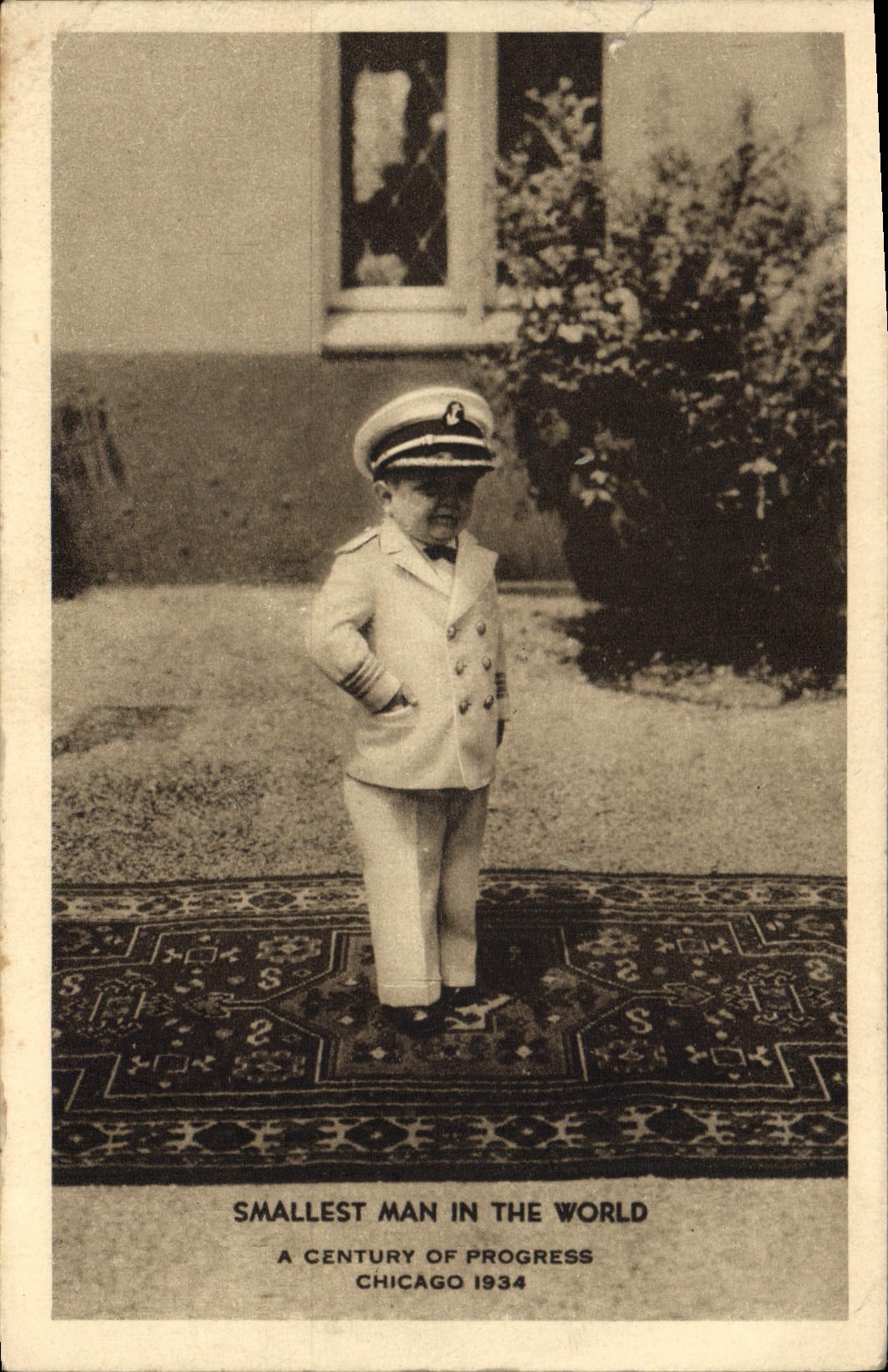 VINTAGE POSTCARD Dwarf Dwarves Smallest man in the world Chicago 1934