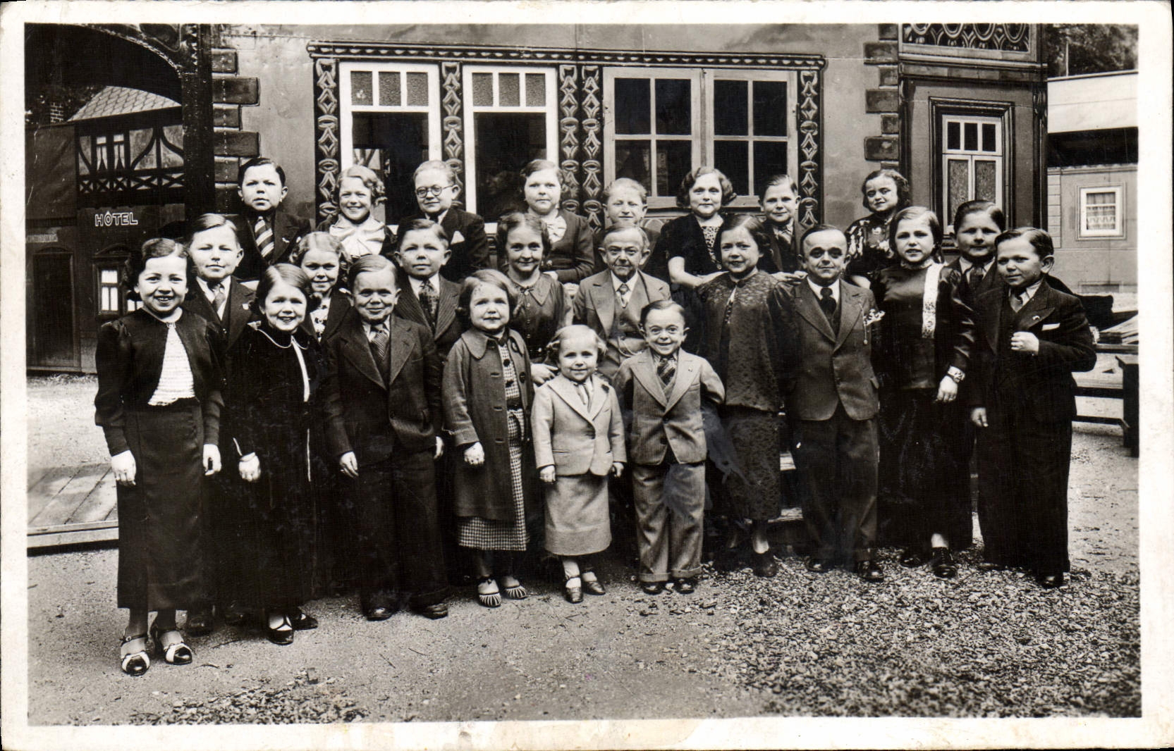 CPA Nain Nains Exposition internationale Paris 1937 Esplanade des Invalides