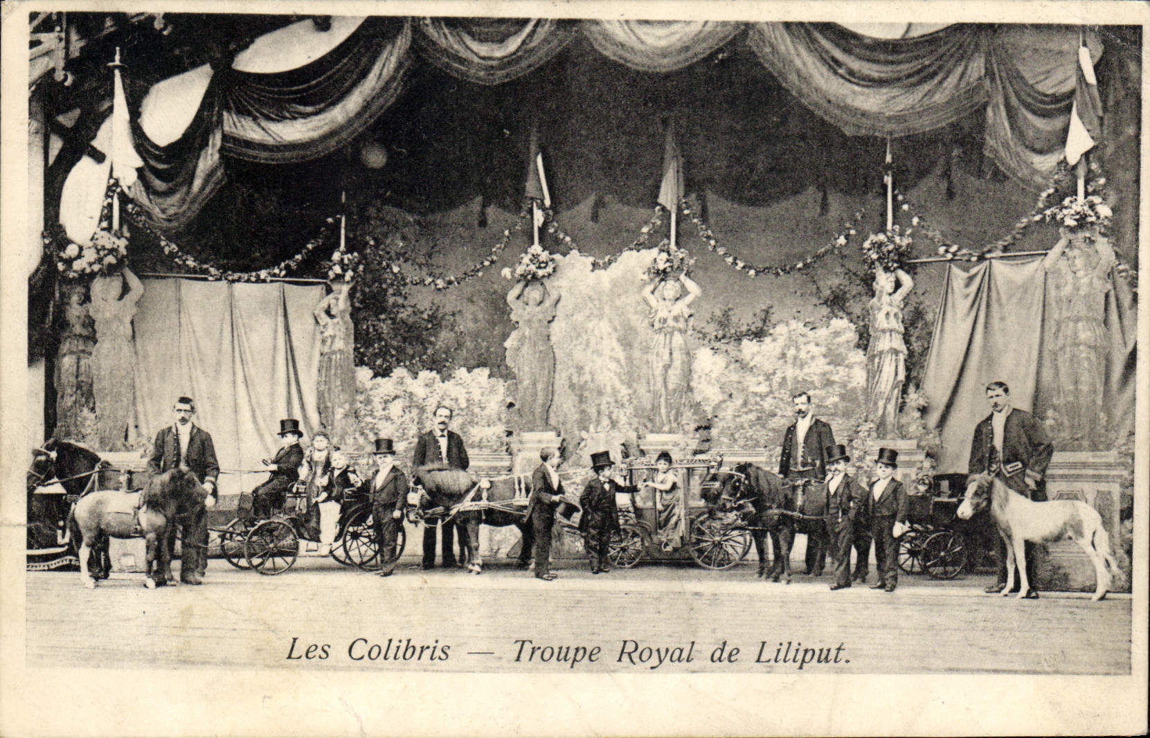CPA Nain Nains Les Colibris Troupe royal de Liliput Poney
