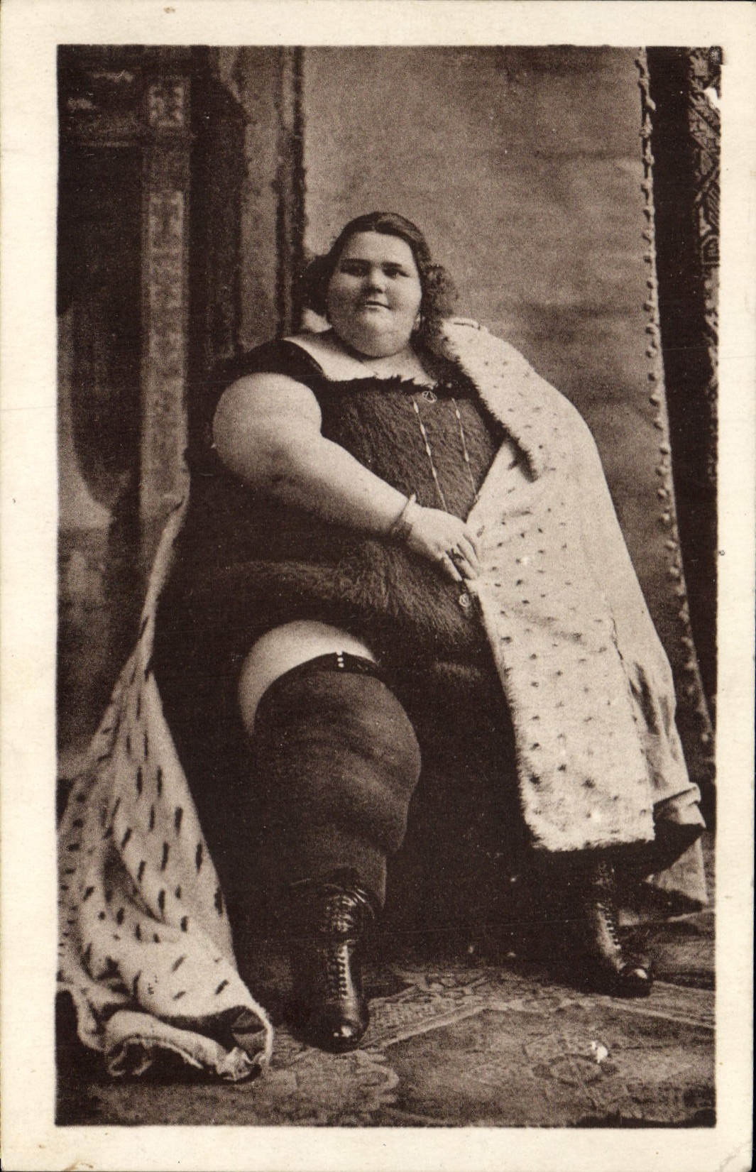 VINTAGE POSTCARD Teresina the largest society woman 265 kgs