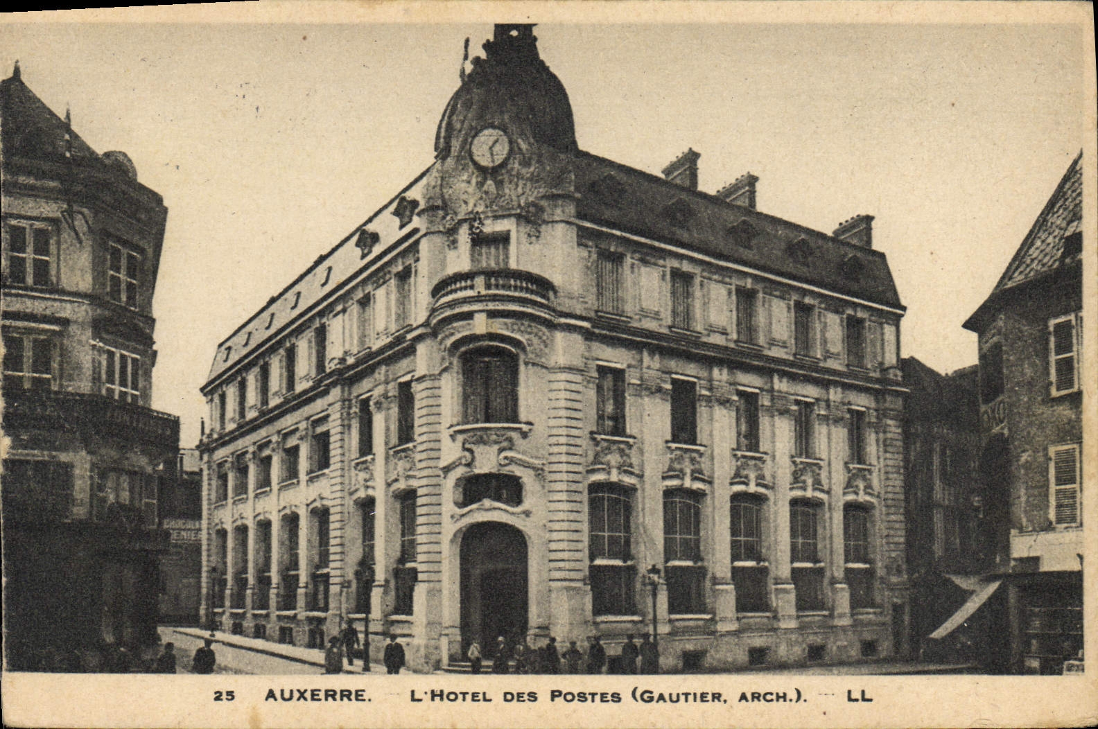 CPA Poste Auxerre L'Hotel des Postes 