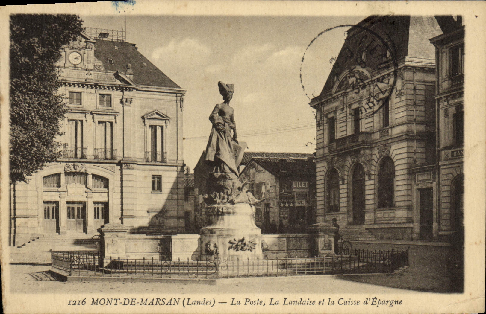 Montaje de la estación de la POSTAL de la VENDIMIA de Marsan La Poste Landaise y el banco de ahorros