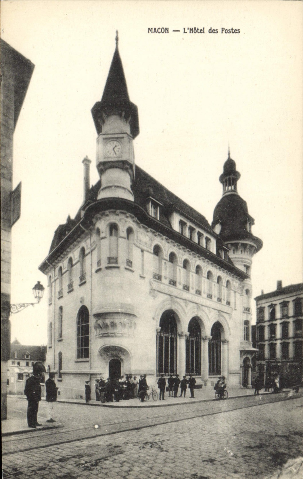 Edificio de la oficina de correos del masón de la estación de la POSTAL de la VENDIMIA