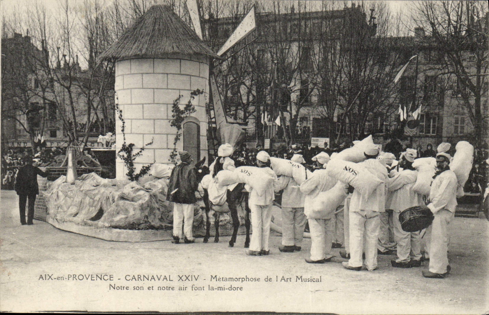 El molino de viento del Aix de la POSTAL de la VENDIMIA en Provence Carnaval XXIV transforma la mula Ane del arte musical