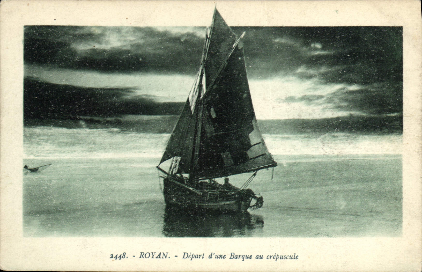 CPA Bateau de Peche Royan Depart d'une barque au crepuscule 
