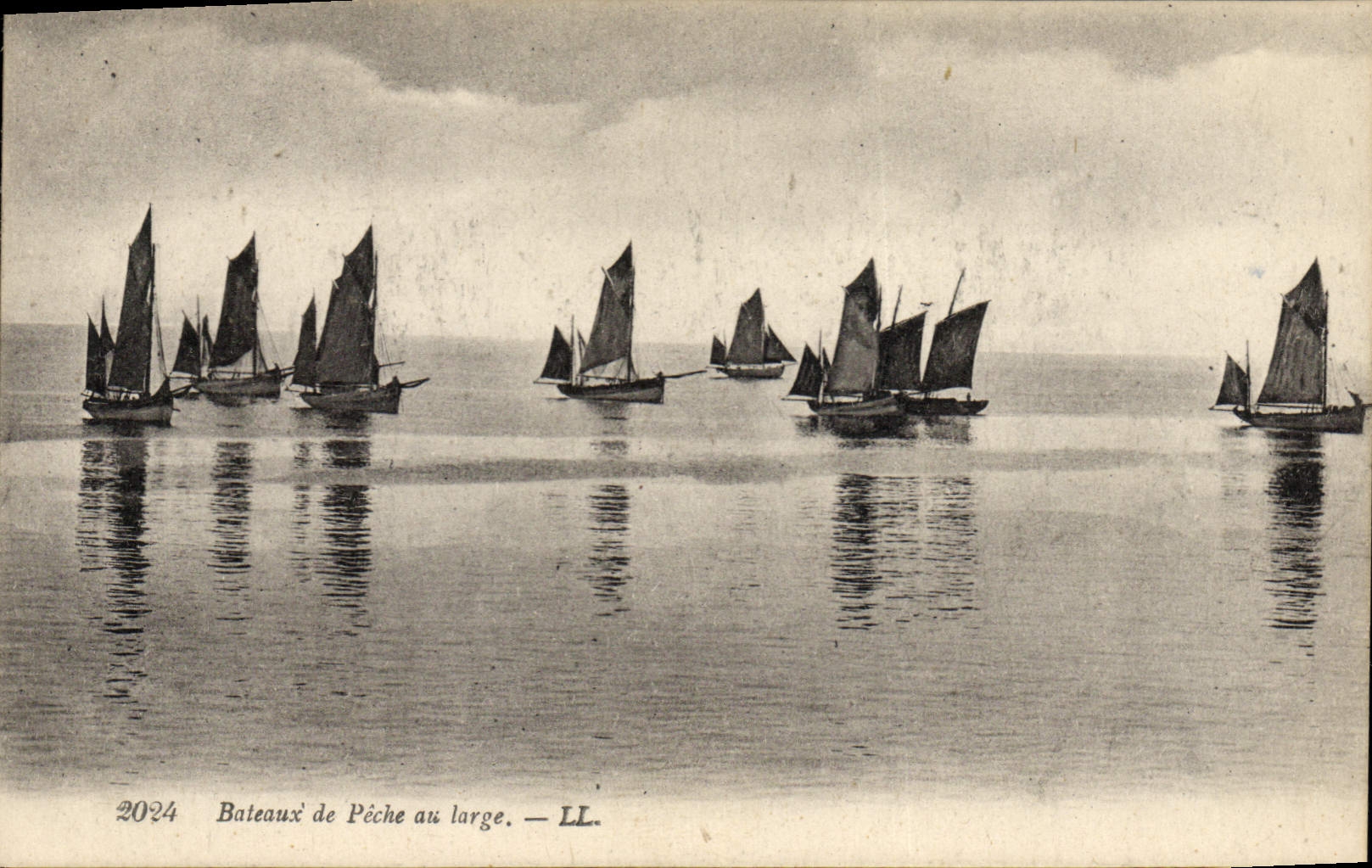 Barcos pesqueros de la POSTAL de la VENDIMIA el amplio