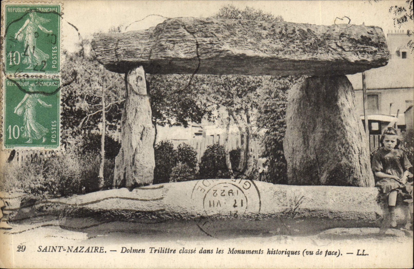 VINTAGE POSTCARD Dolmen Menhir Saint Nazaire Dolme trilittre Child
