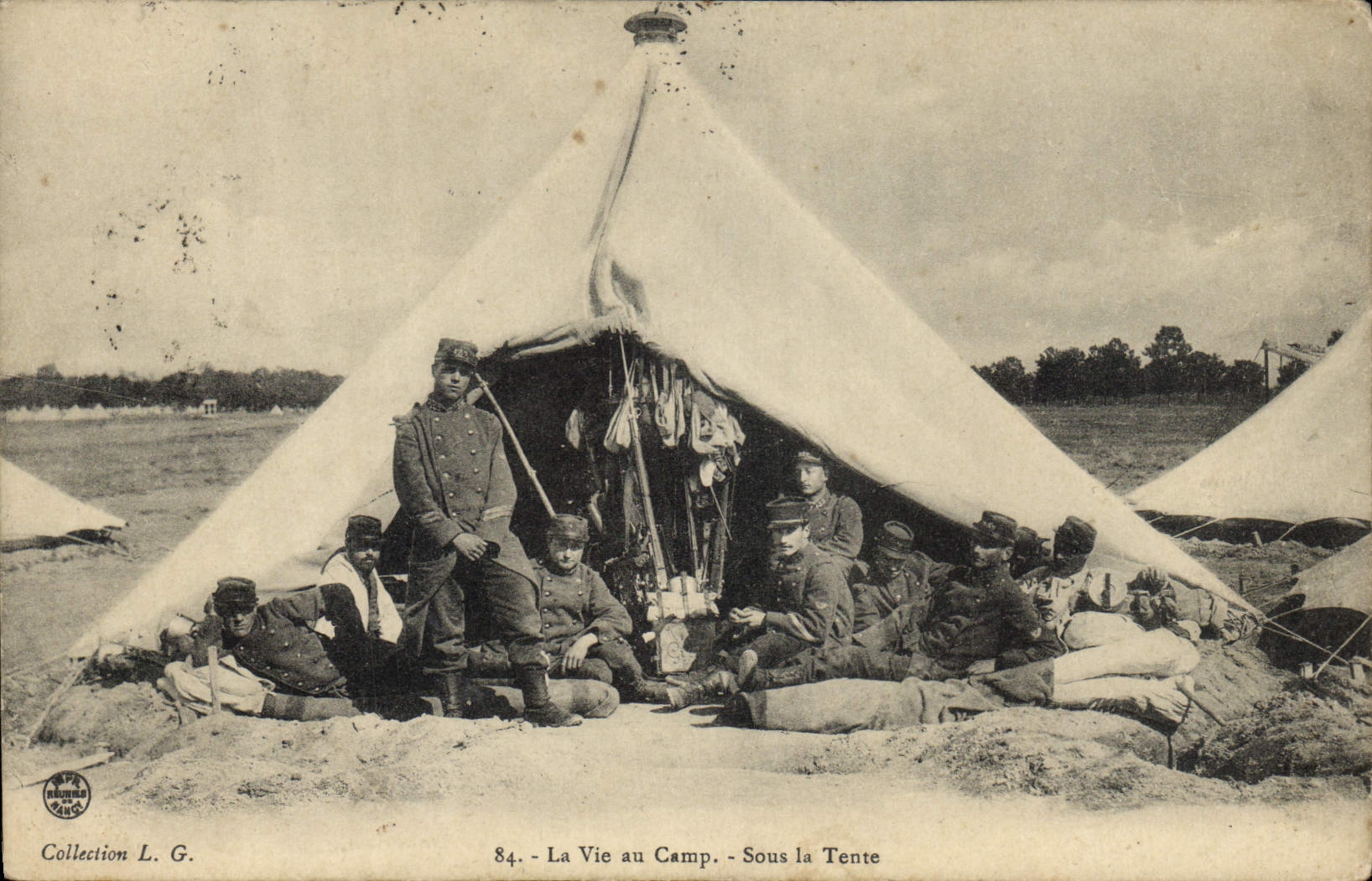 CPA Fantaisie Militaria la vie au camp sous la tente