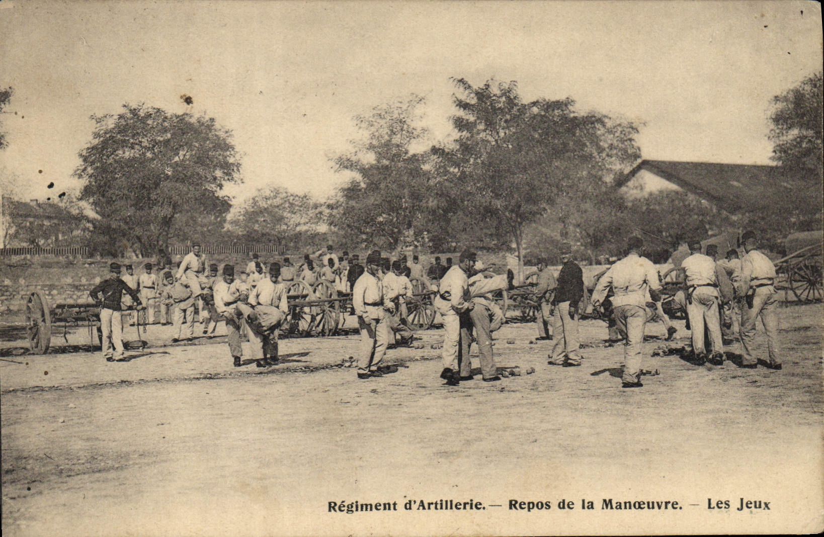 VINTAGE POSTCARD Fantasy Militaria Regiment of artillery Rest of the operation plays