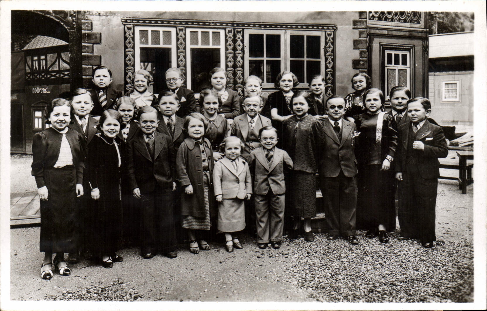 CPA Nain Nains Exposition internationale Paris 1937 Royaume de Lilliput 