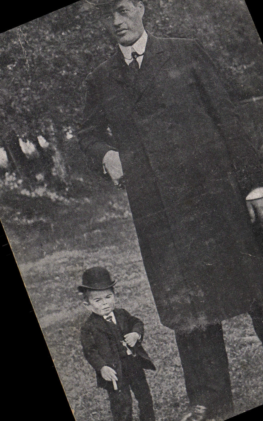 VINTAGE POSTCARD Dwarf Dwarves Giant Hugo St Martin