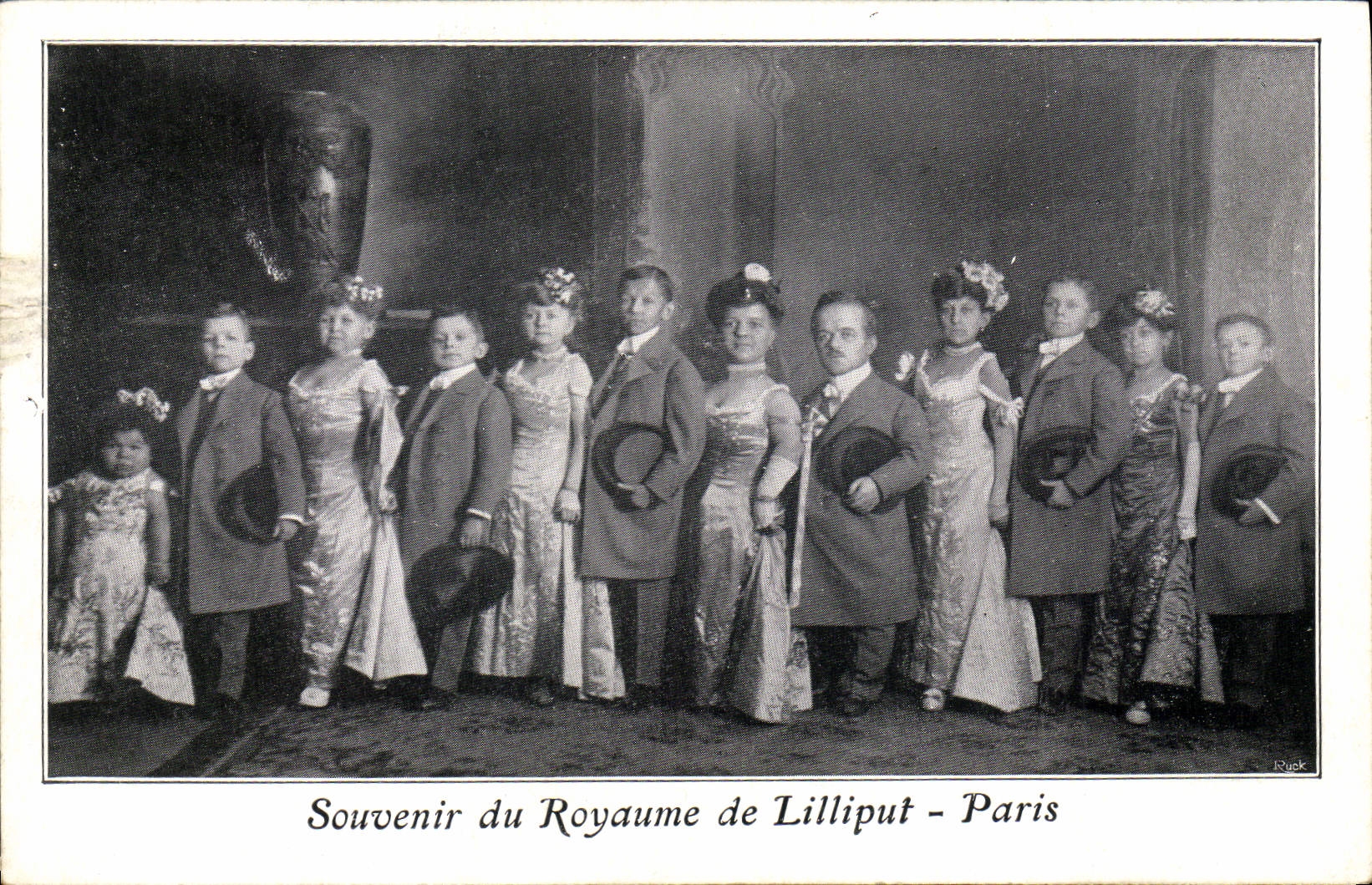 CPA Nain Nains Royaume de Lilliput Paris