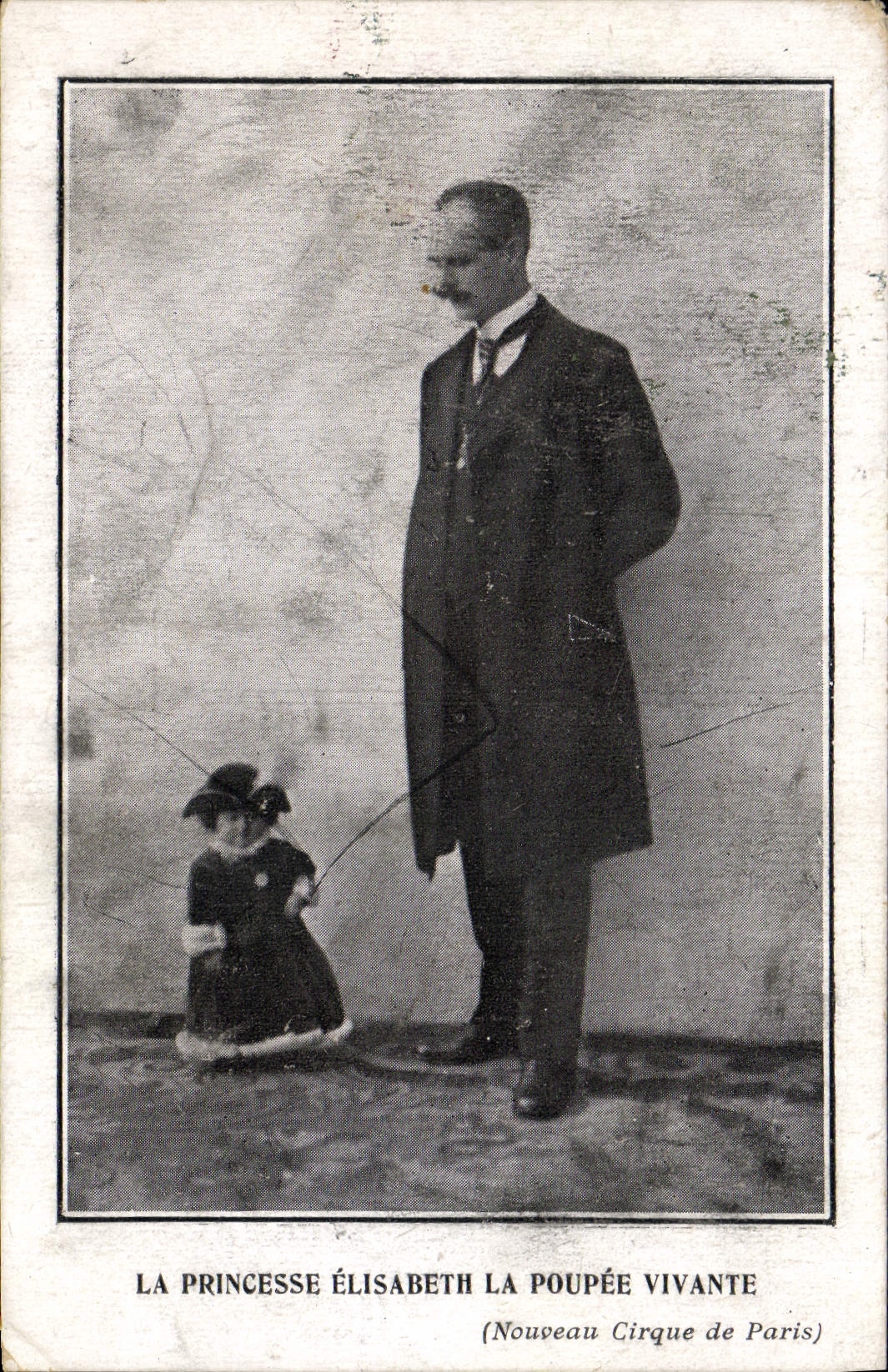 VINTAGE POSTCARD Dwarf Dwarves the Elisabeth princess the alive headstock New circus of Paris