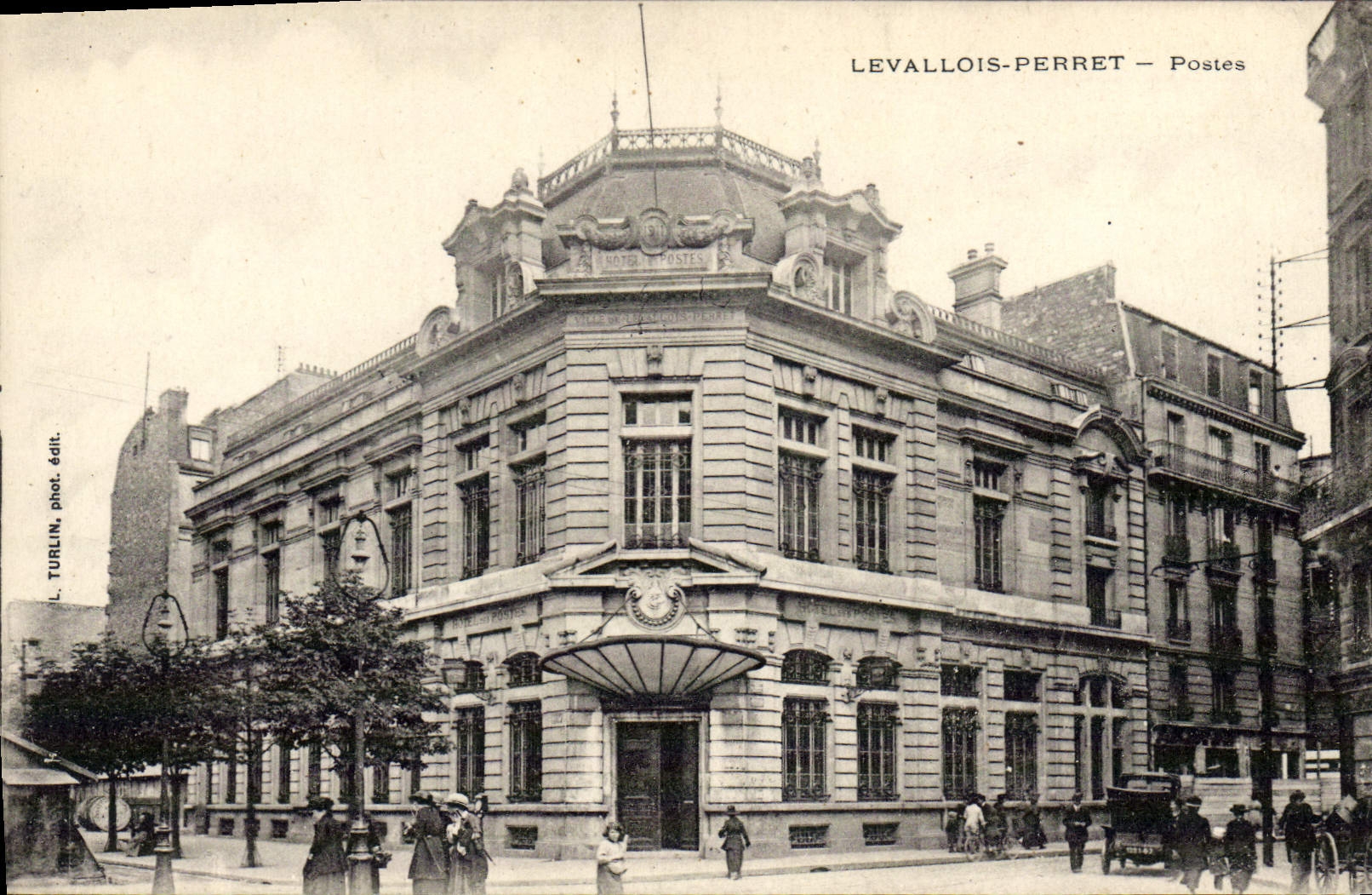 CPA Poste Levallois Perret Postes