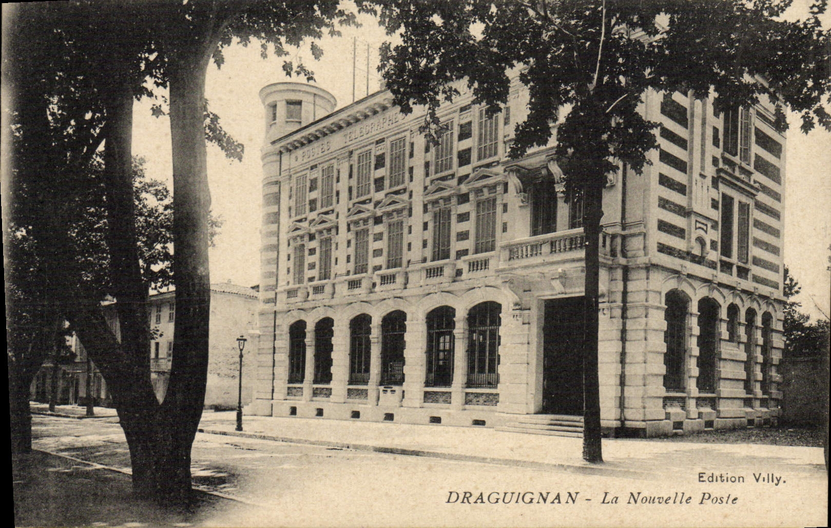 Estación de Draguignan de la POSTAL de la VENDIMIA la nueva oficina de correos