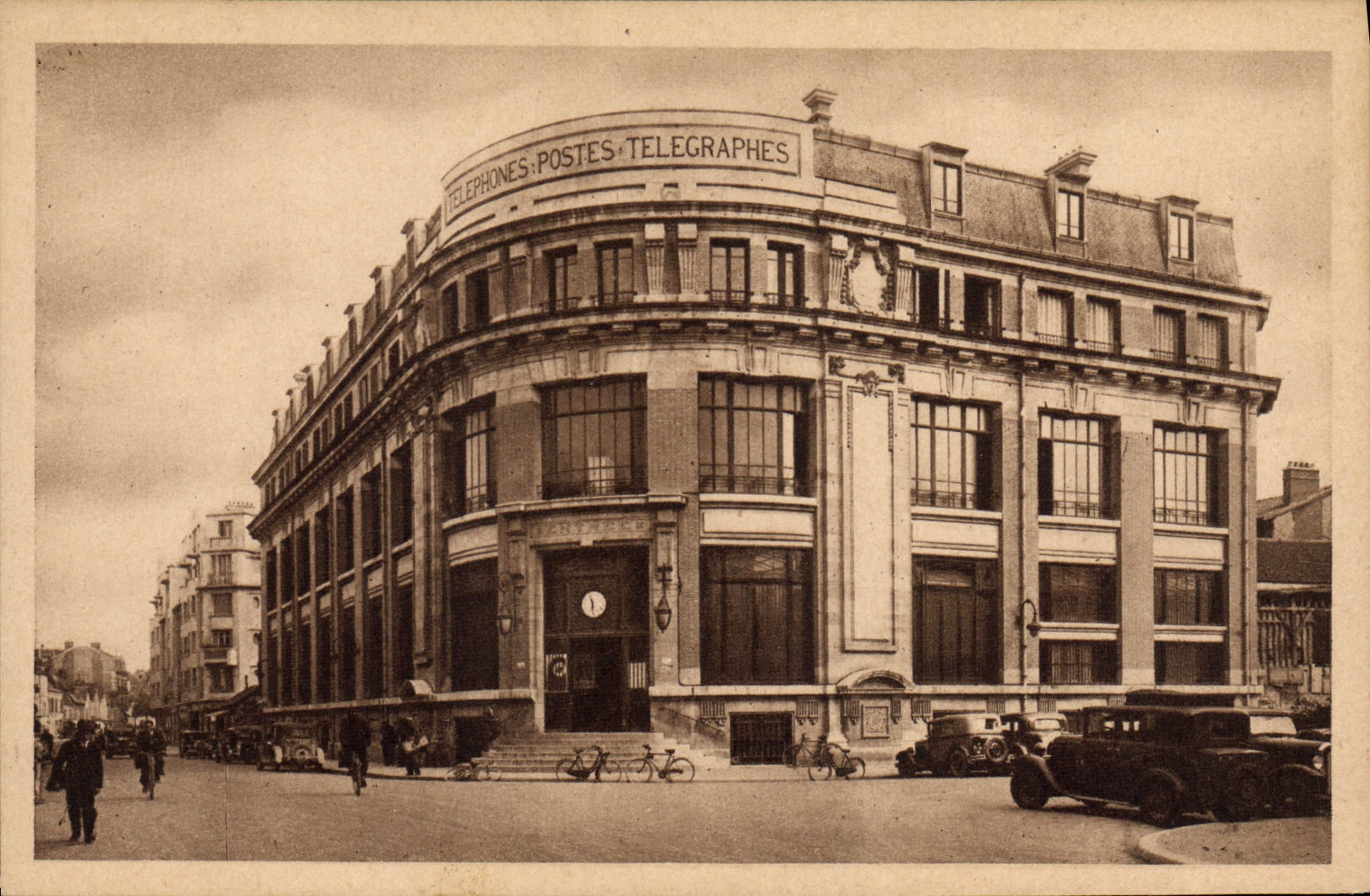 Edificio de la oficina de correos de Troyes de la estación de la POSTAL de la VENDIMIA