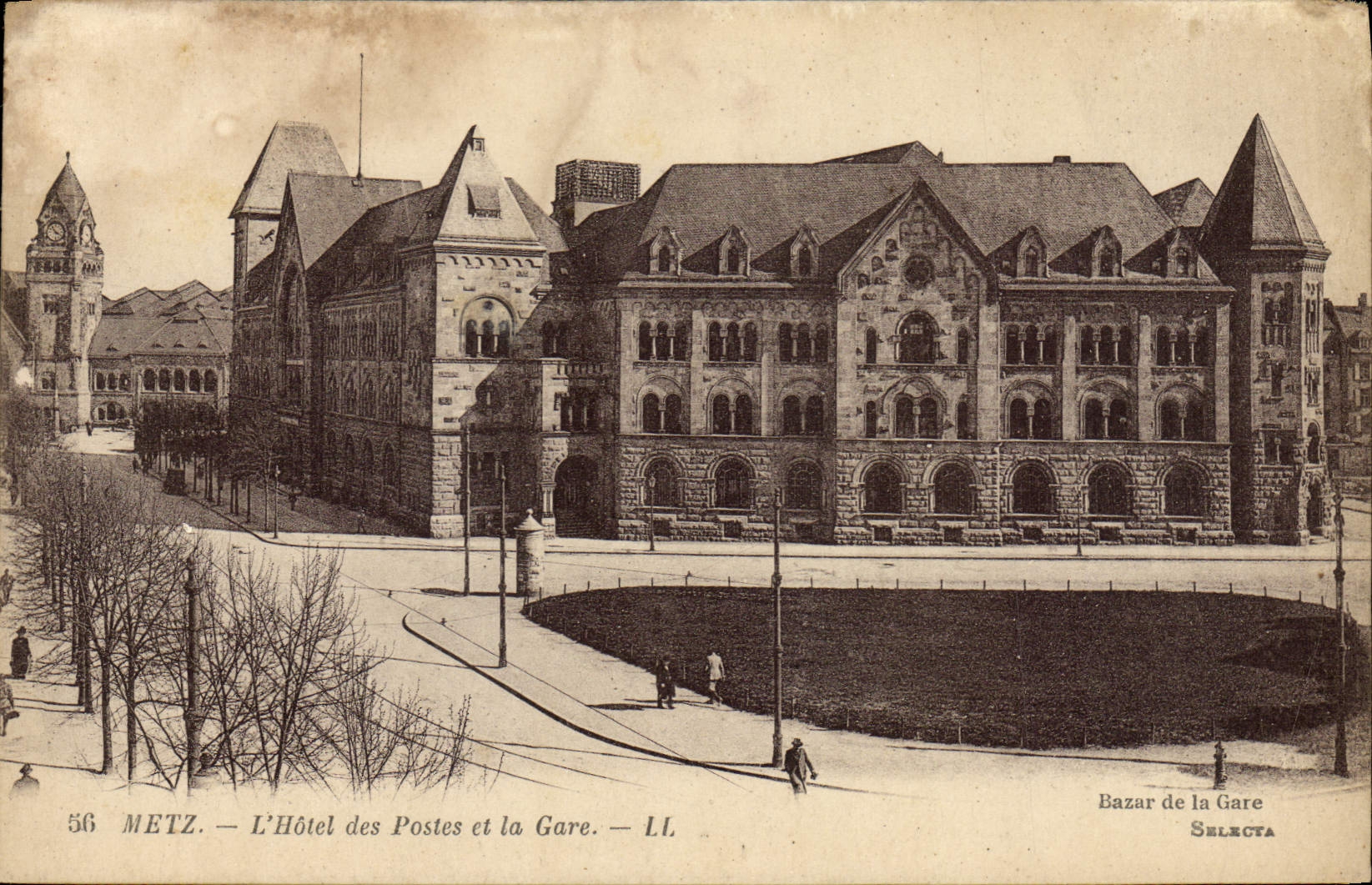Estación de Metz de la POSTAL de la VENDIMIA el edificio de la oficina de correos y la estación de tren