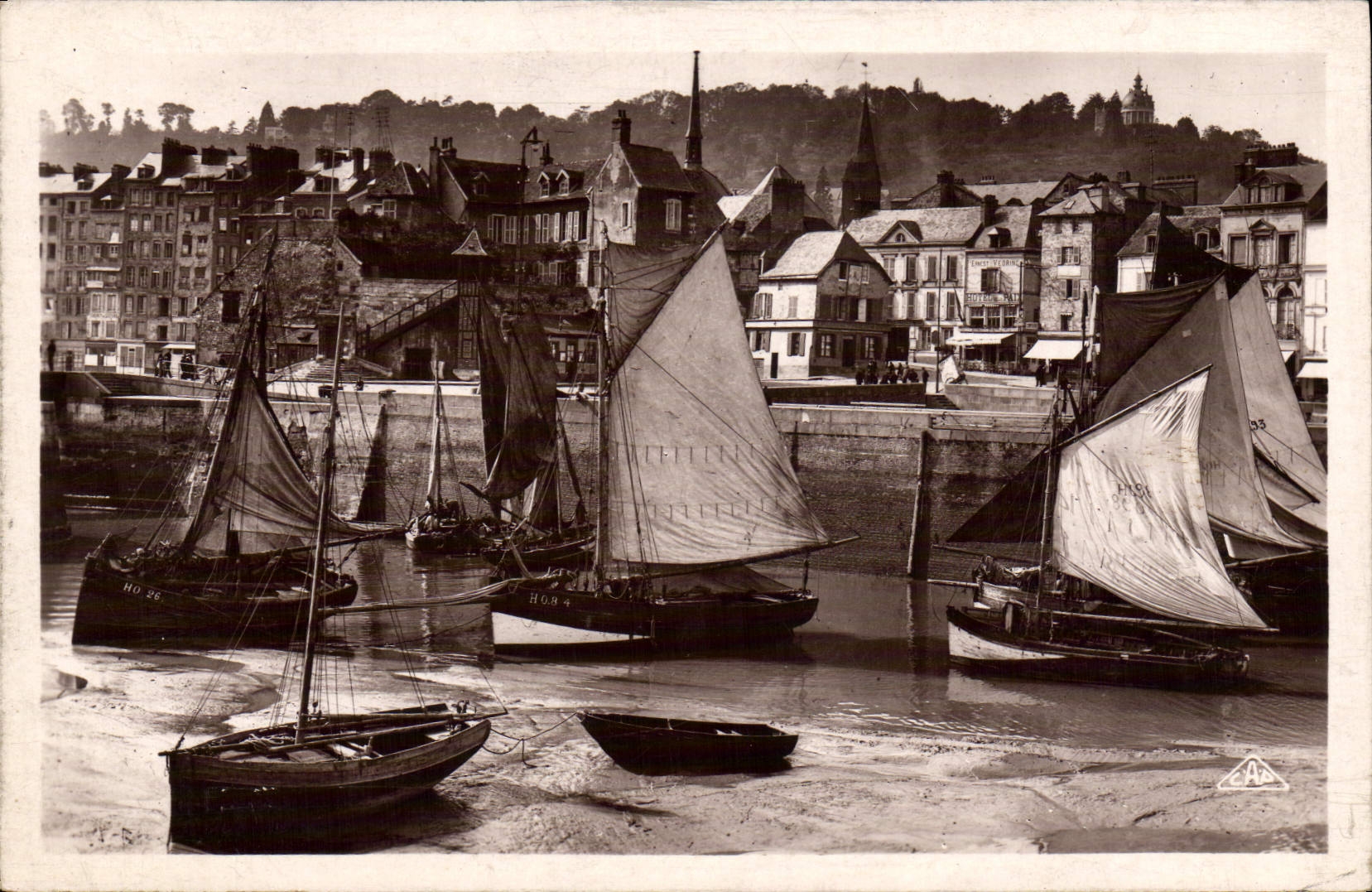 VINTAGE POSTCARD Bateau Fishes Honfleur the port and the Dimension of Grace