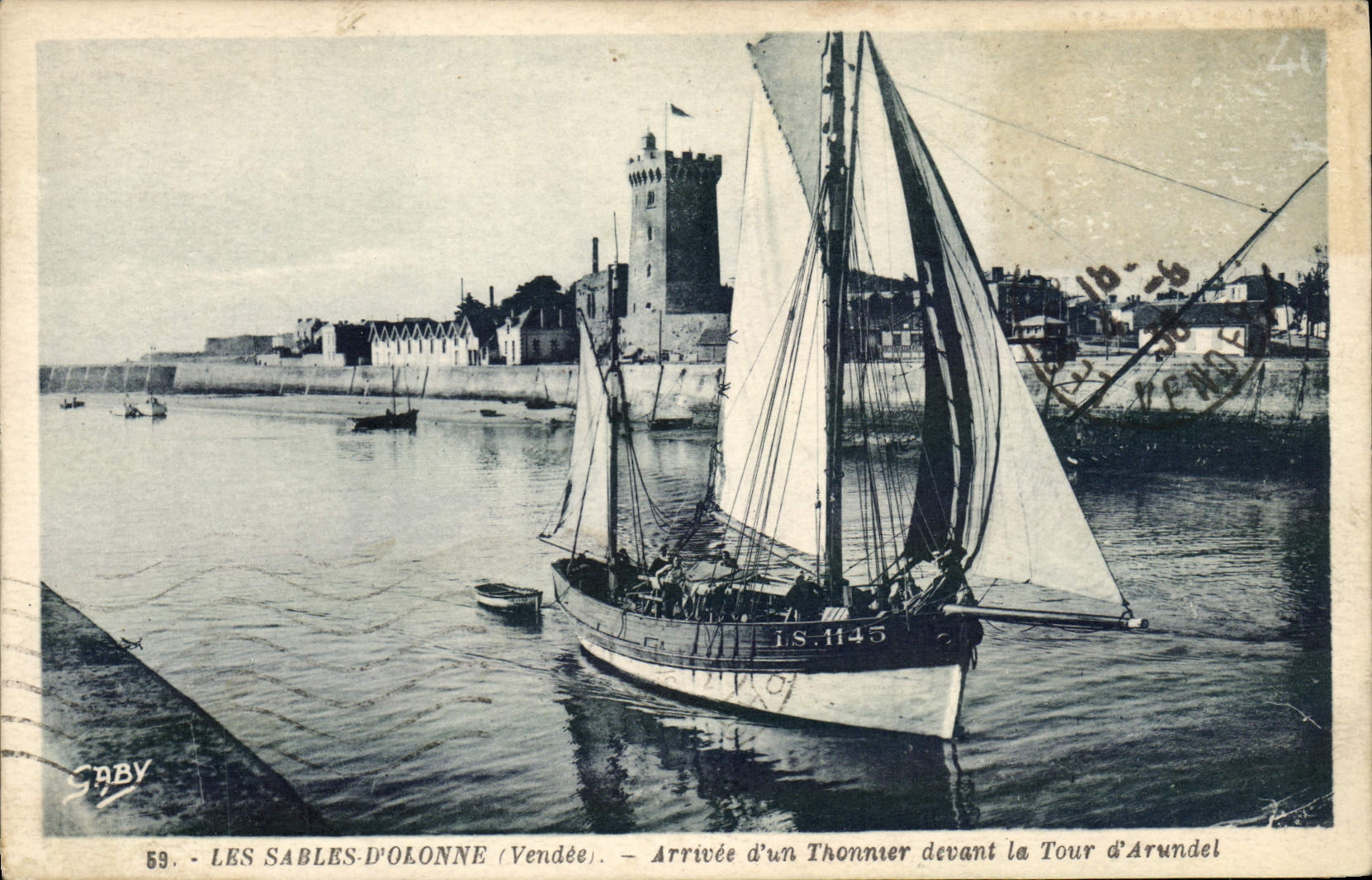 VINTAGE POSTCARD Bateau Fishes Sands of olonne Arrivee of thonnier in front of the Tower of Arundel