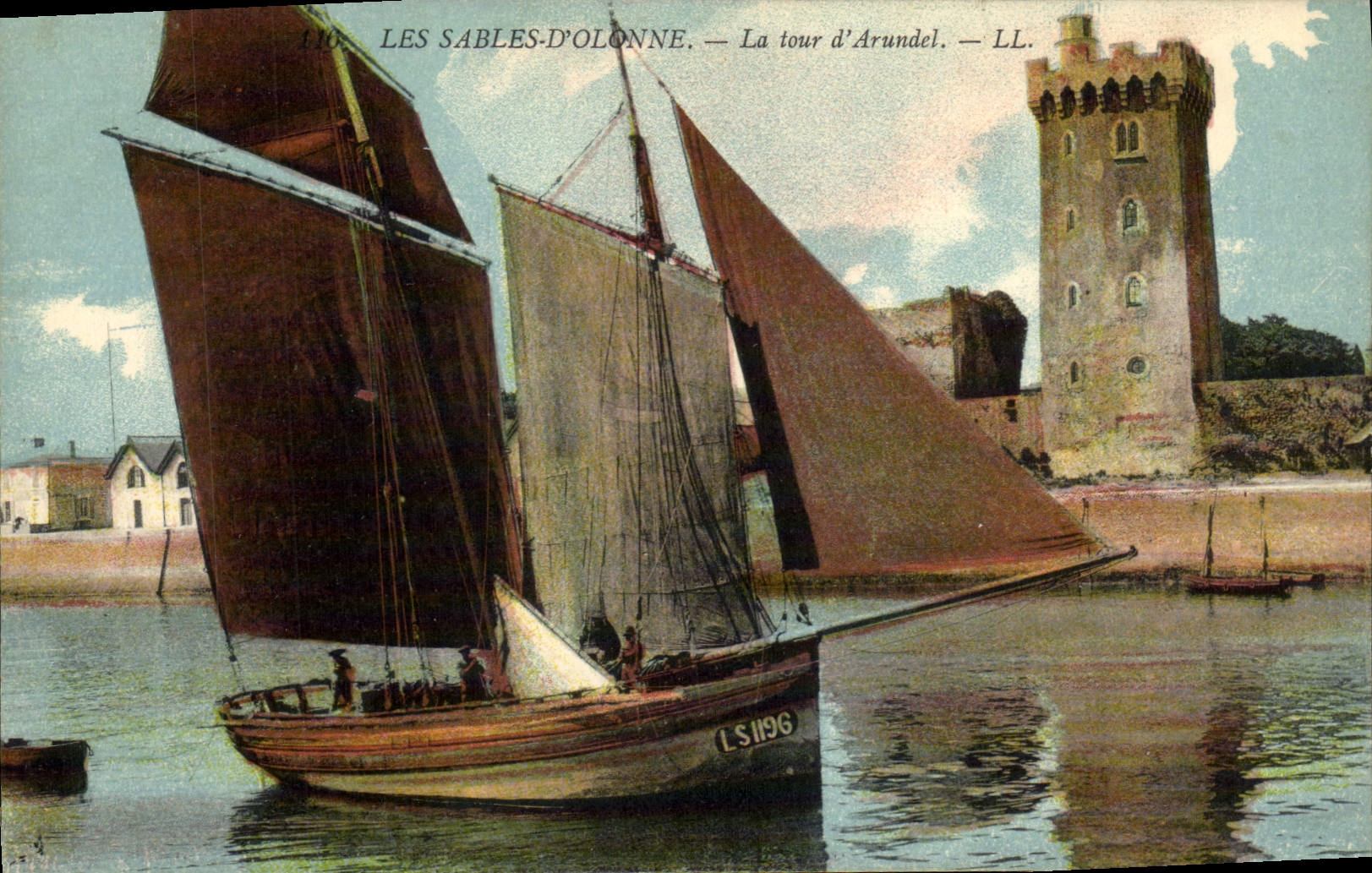 CPA Bateau Peche Les Sables d'Olonne La Tour d'Arundel 